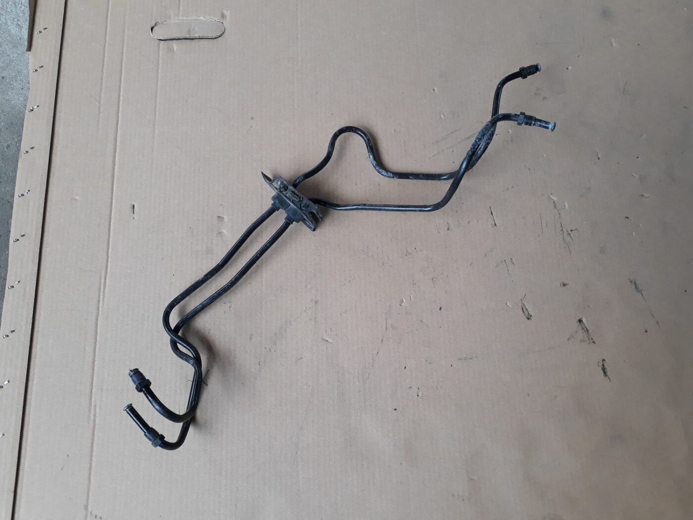 Degvielas caurules savienojums priekš AUDI A6 AVANT 2006 1 Degvielas caurules savienojums priekš AUDI A6 AVANT 2006