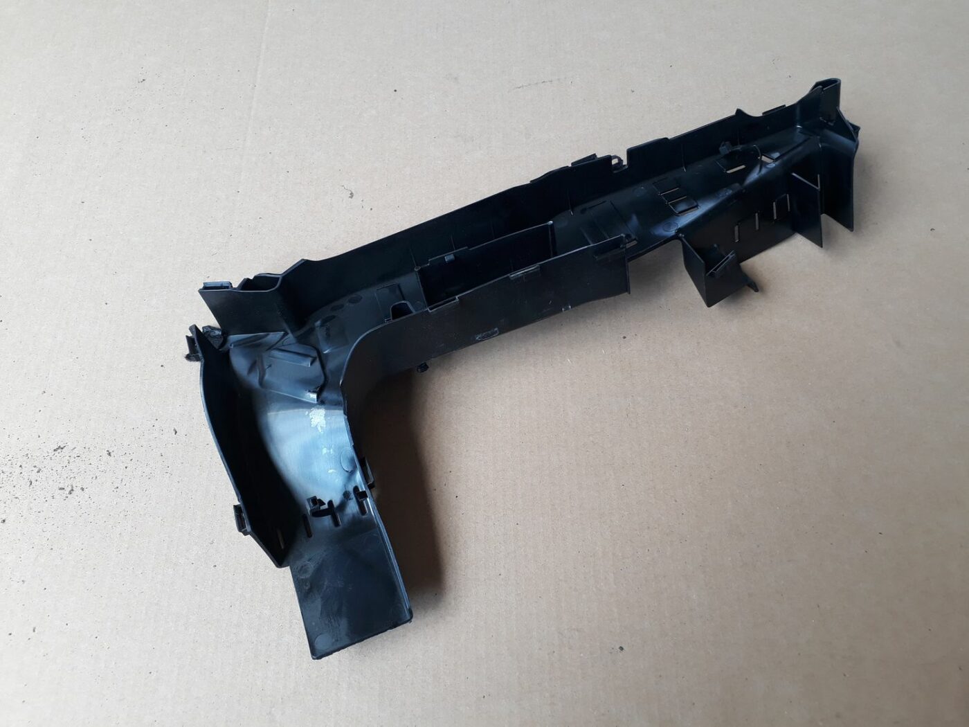 Salona plastmasa priekš AUDI A6 AVANT 2006 2 Salona plastmasa priekš AUDI A6 AVANT 2006