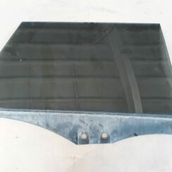 Aizmugurējo labo durvju stikls priekš AUDI A6 AVANT 2006