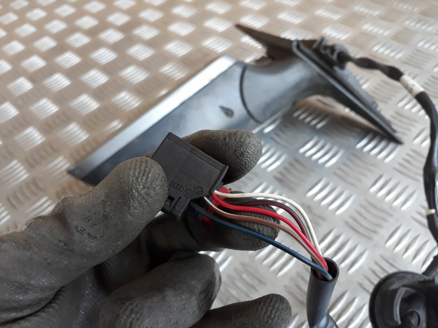 Ārējais spogulis, pa kreisi priekš AUDI A6 AVANT 2006