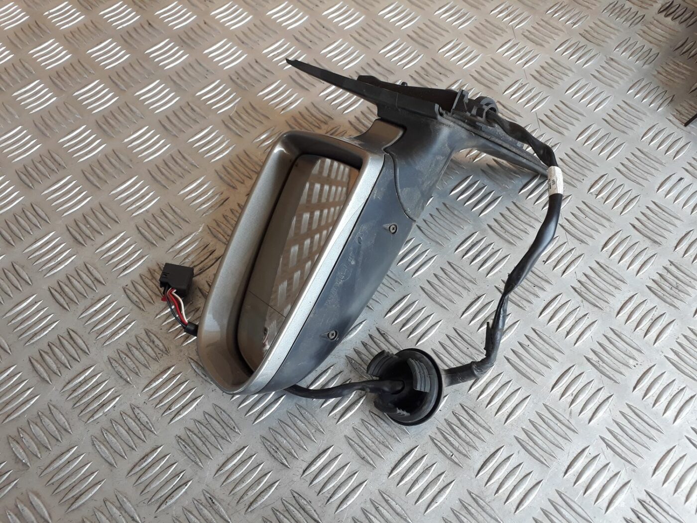 Ārējais spogulis, pa kreisi priekš AUDI A6 AVANT 2006