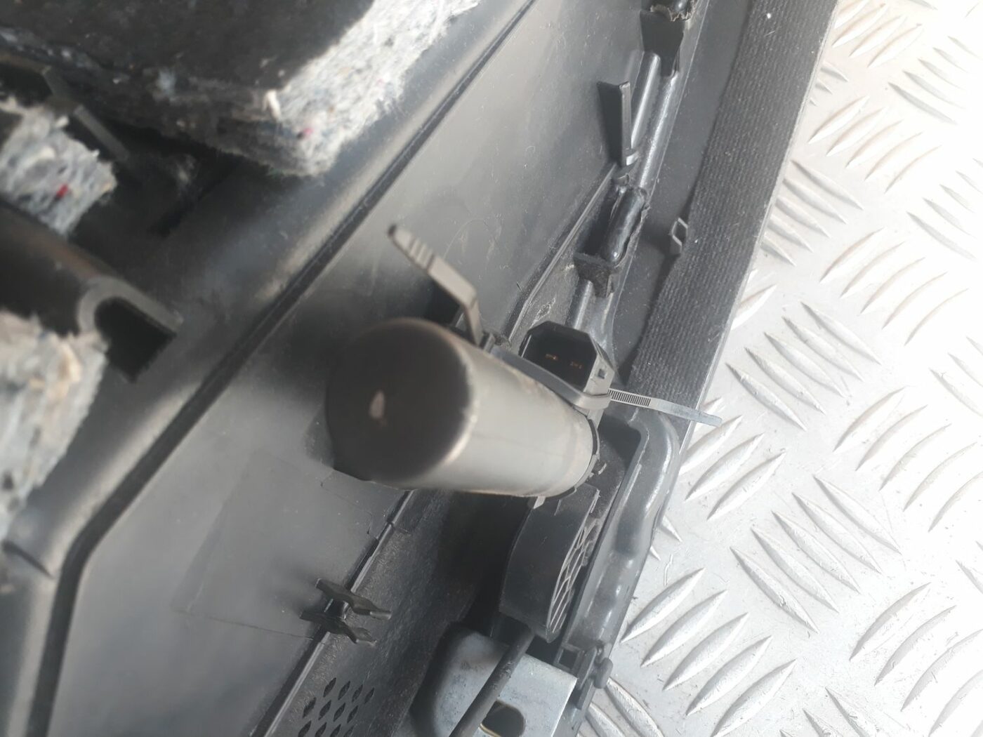 Mantu glabāšanas nodalījums pasažiera pusē priekš AUDI A6 AVANT 2006