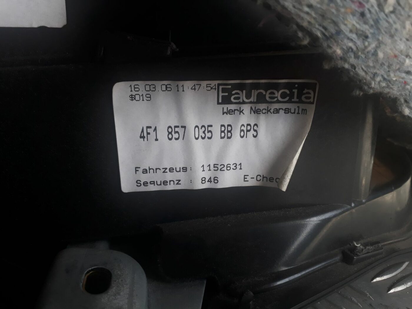 Mantu glabāšanas nodalījums pasažiera pusē priekš AUDI A6 AVANT 2006