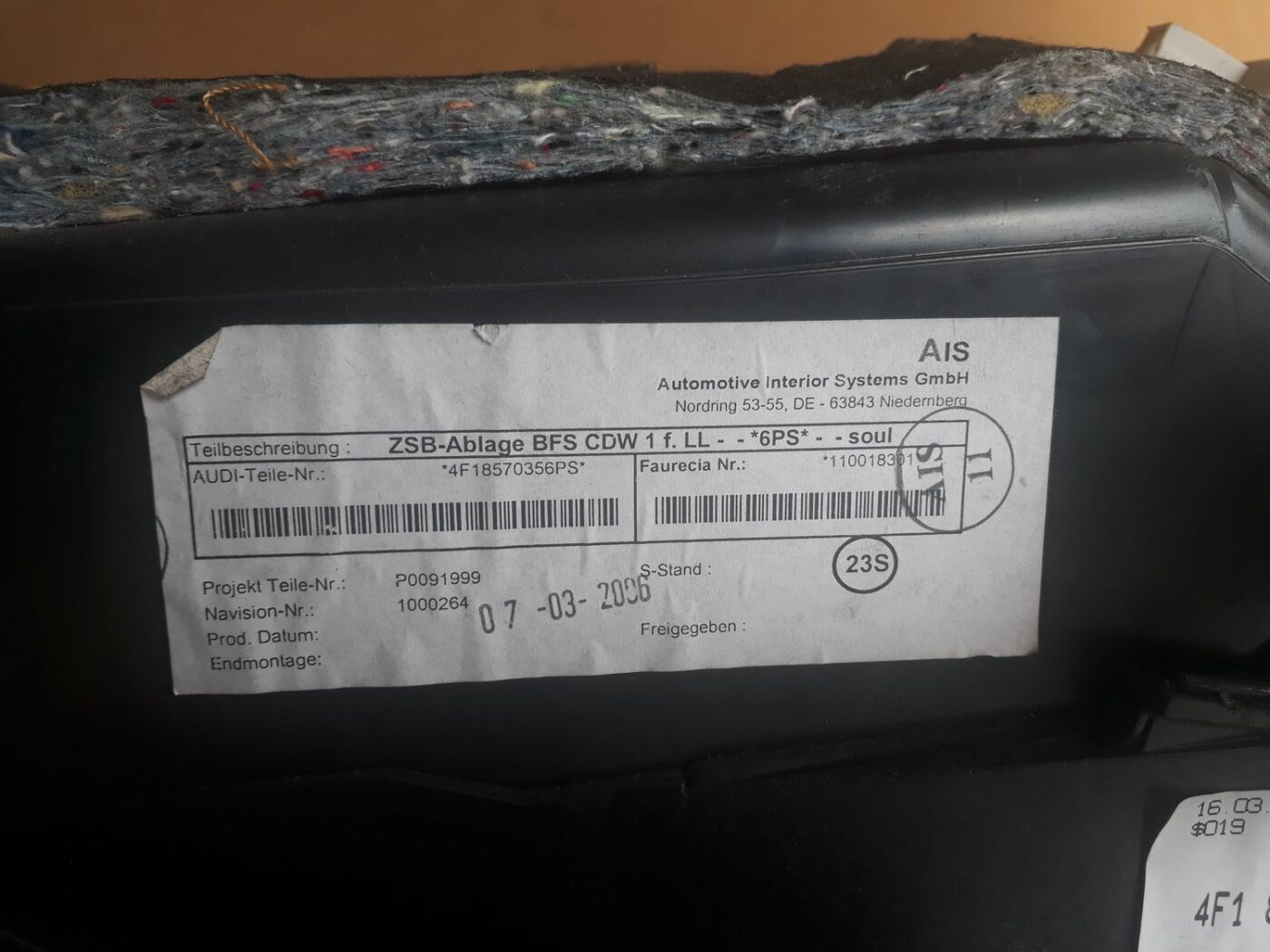 Mantu glabāšanas nodalījums pasažiera pusē priekš AUDI A6 AVANT 2006