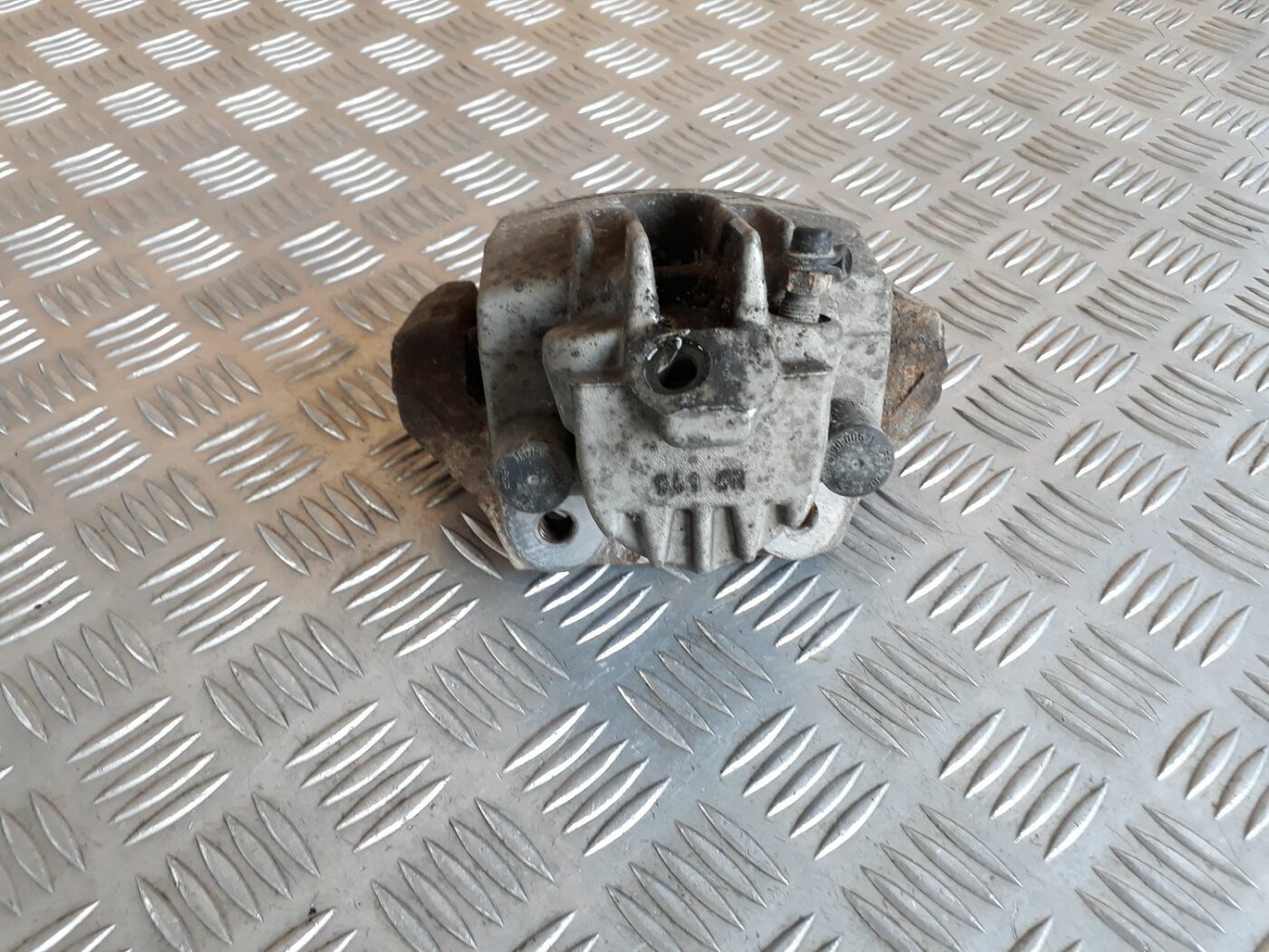 Aizmugurējais kreisais suports priekš BMW 530D E61 2006 TOURING BLUE 3 Aizmugurējais kreisais suports priekš BMW 530D E61 2006 TOURING BLUE