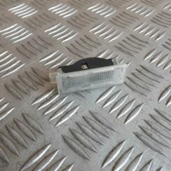 Apgaismojums aizmugurējā statņa apdarē priekš BMW 530D E61 2006 TOURING BLUE