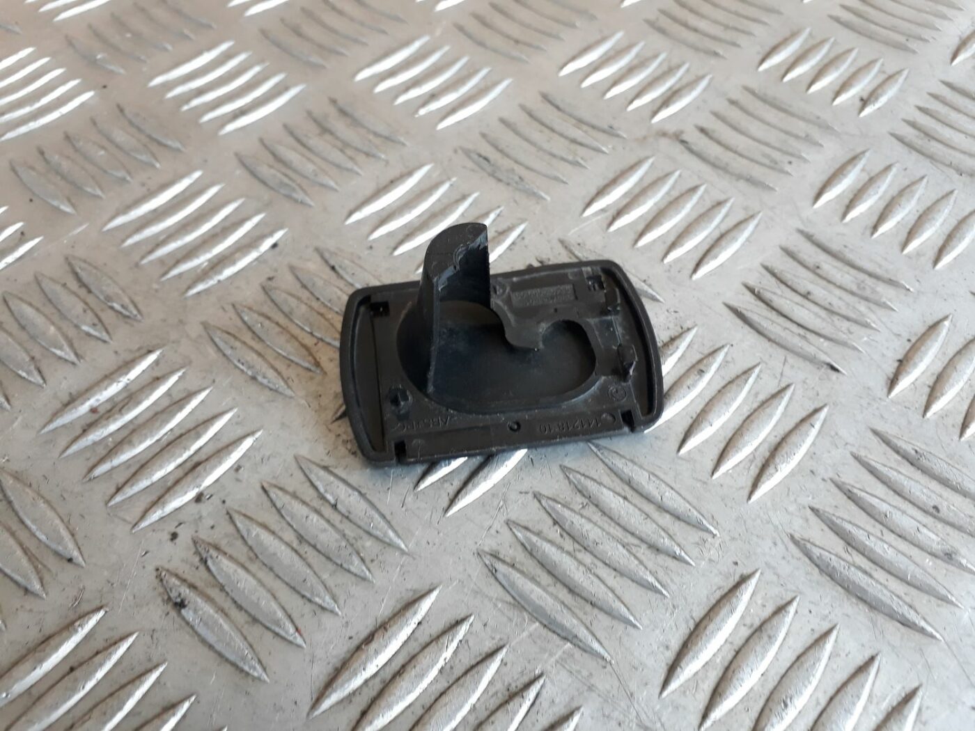 Žalūzijas stiprinājums (turētājs) priekš BMW 530D E61 2006 TOURING BLUE 2 Žalūzijas stiprinājums (turētājs) priekš BMW 530D E61 2006 TOURING BLUE