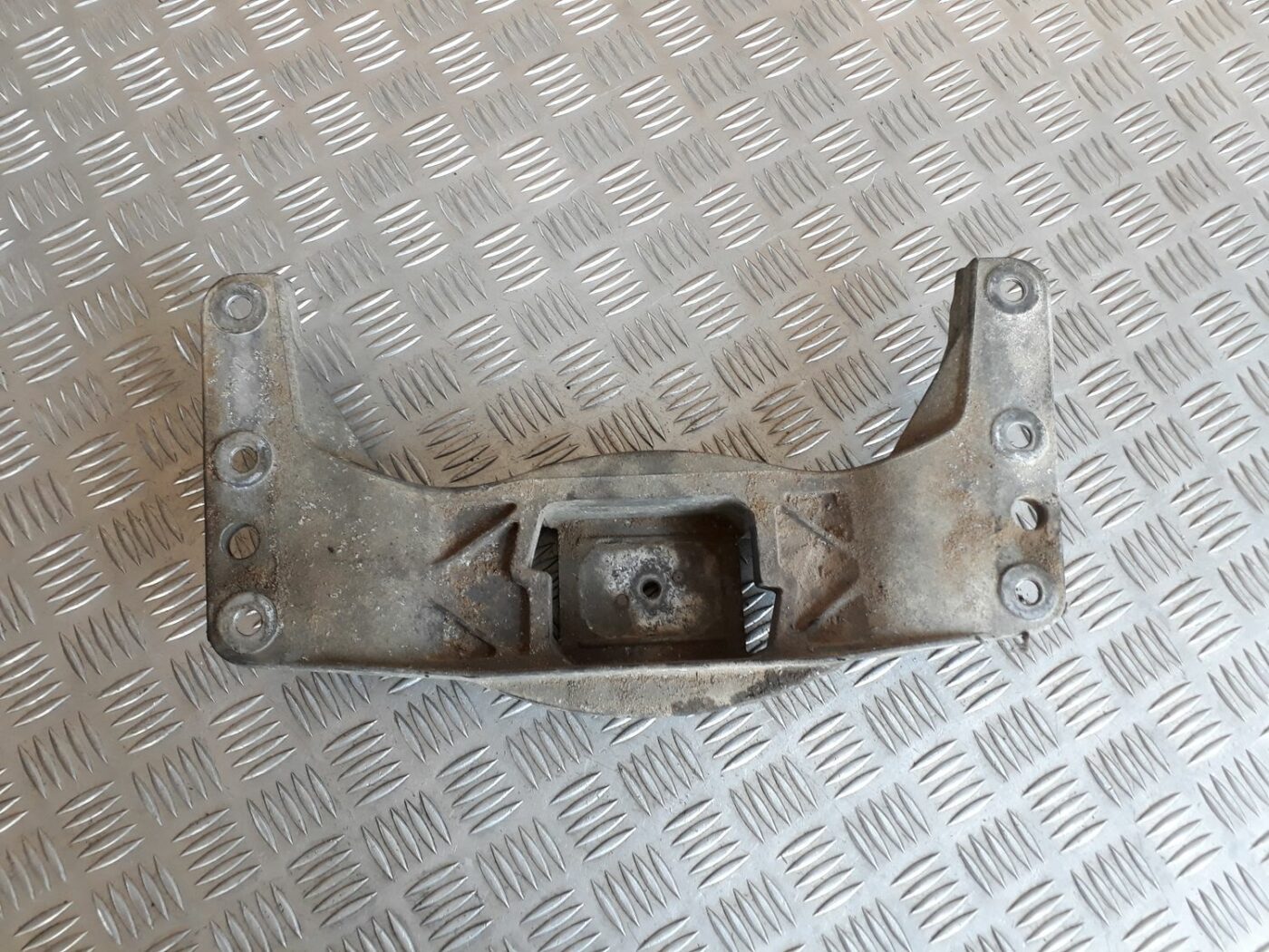 Pārnesumkārbas kronšteins priekš BMW 530D E61 2006 TOURING BLUE