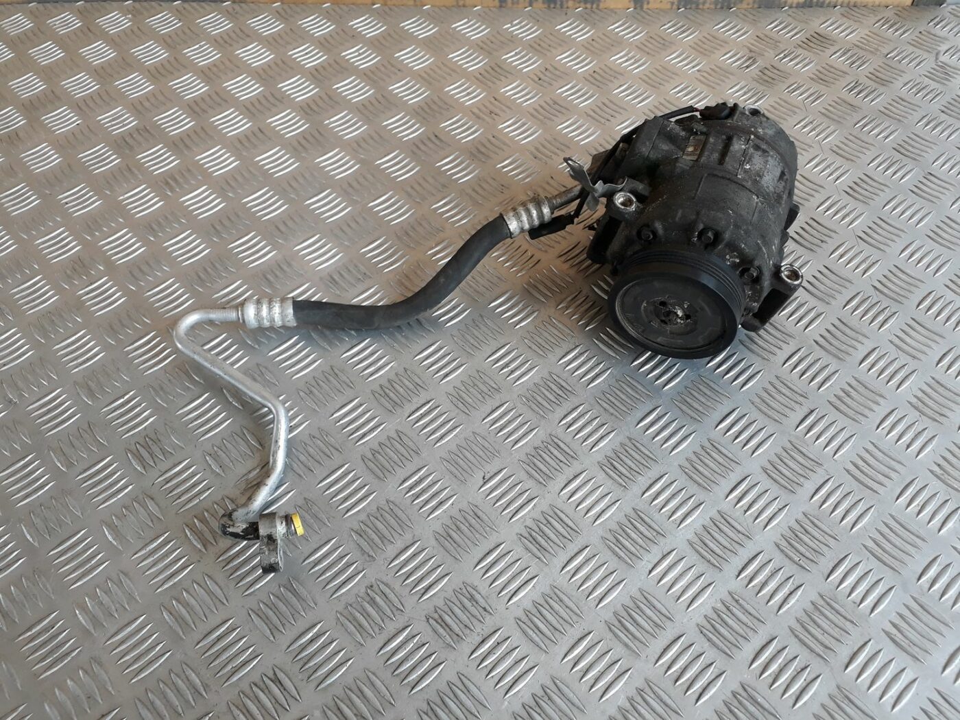 Gaisa kondicioniera kompresors priekš BMW 530D E61 2006 TOURING BLUE 3 Gaisa kondicioniera kompresors priekš BMW 530D E61 2006 TOURING BLUE