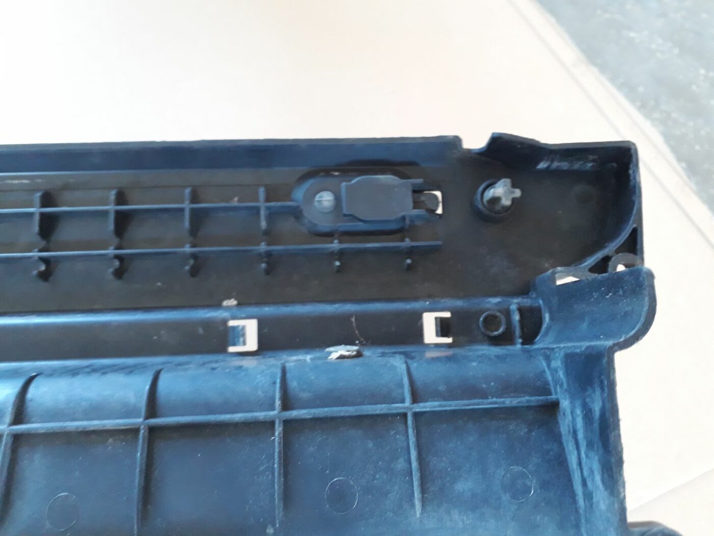 Radiatora kronšteins priekš BMW 530D E61 2006 TOURING BLUE 6 Radiatora kronšteins priekš BMW 530D E61 2006 TOURING BLUE