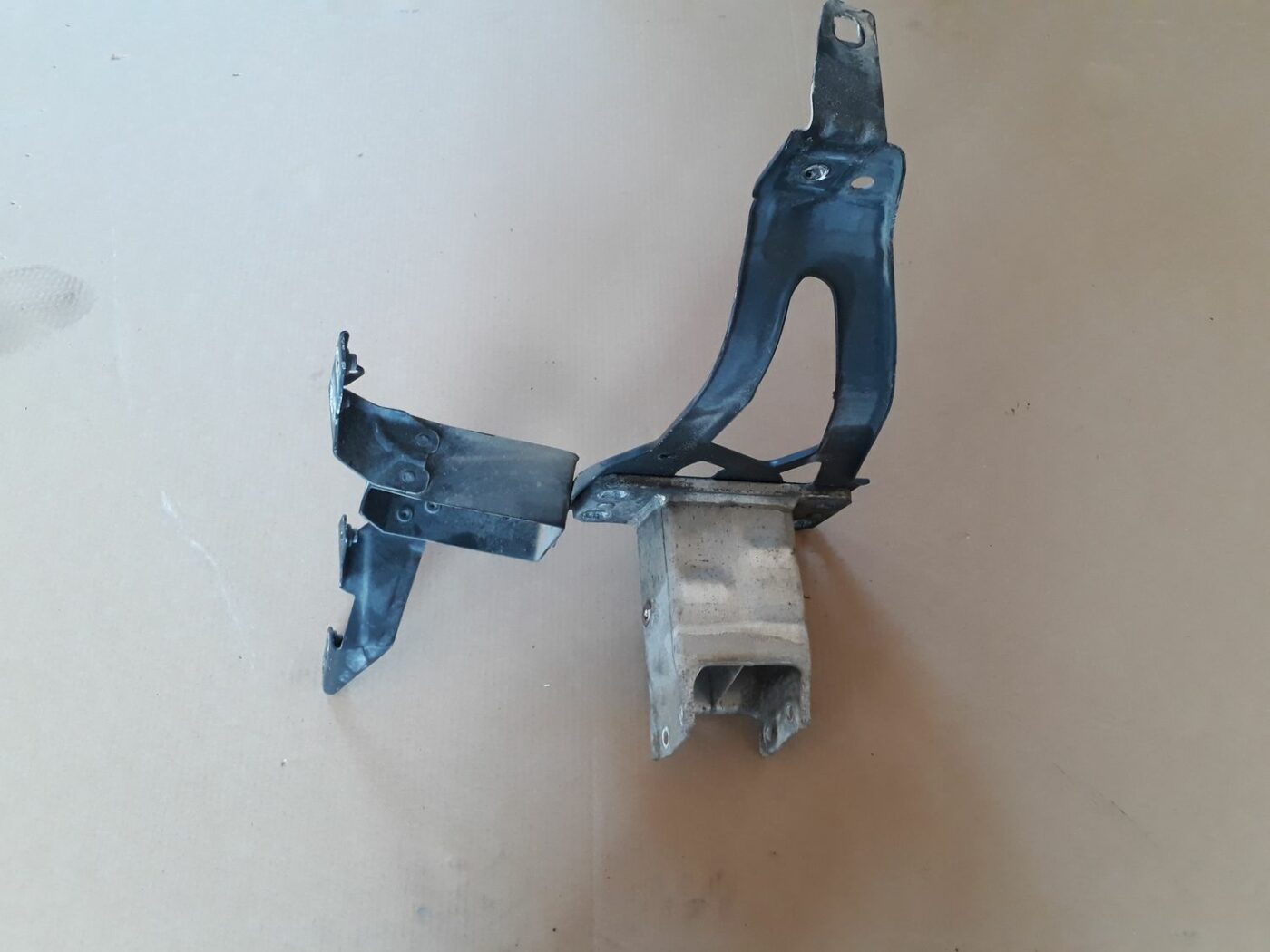 Priekšēja bufera pastiprinātāja kronšteins priekš BMW 530D E61 2006 TOURING BLUE