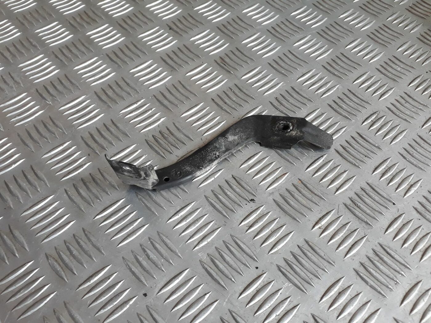 Priekšējā spārna un bufera stiprinājums priekš BMW 530D E61 2006 TOURING BLUE