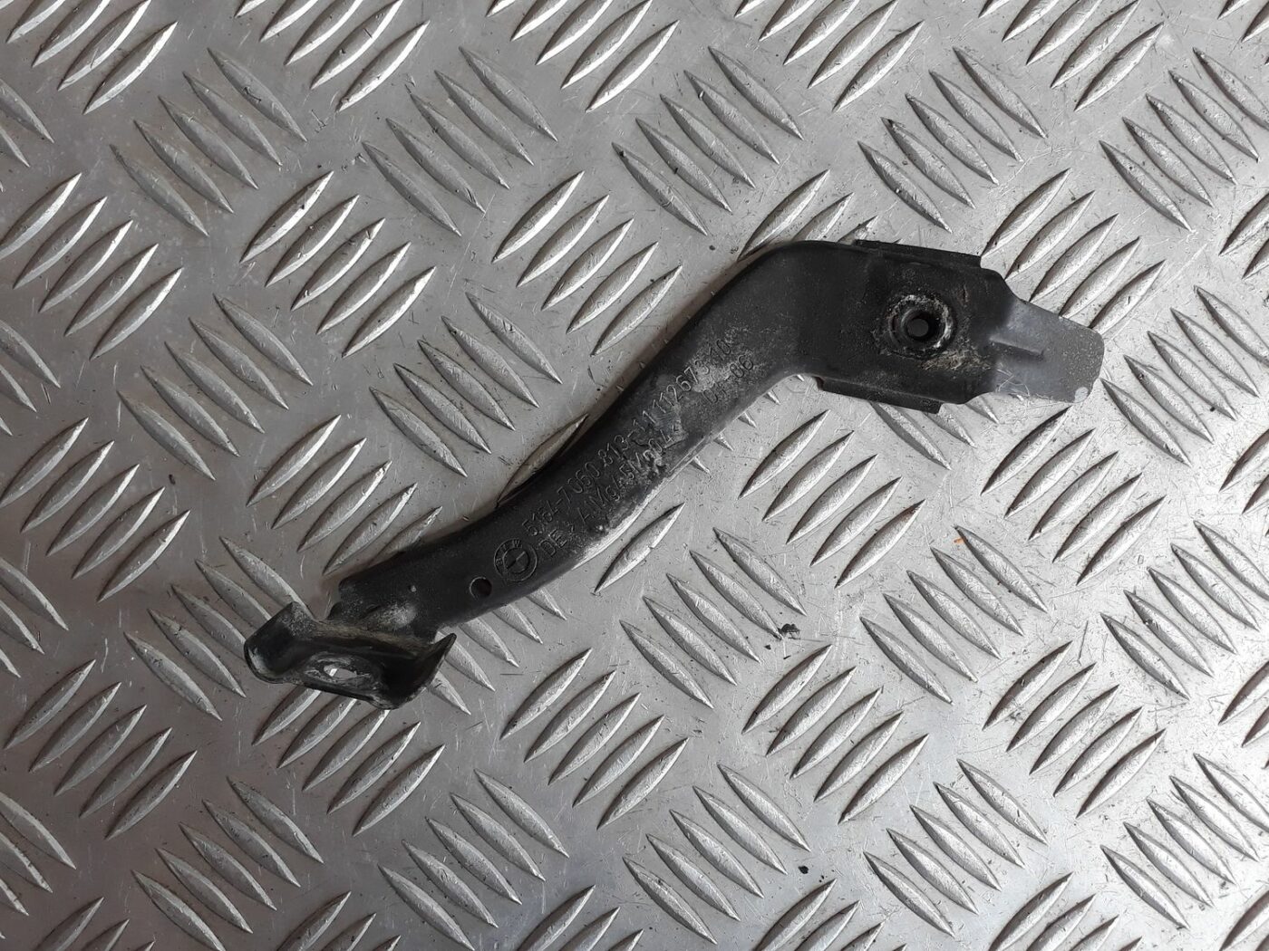 Priekšējā spārna un bufera stiprinājums priekš BMW 530D E61 2006 TOURING BLUE