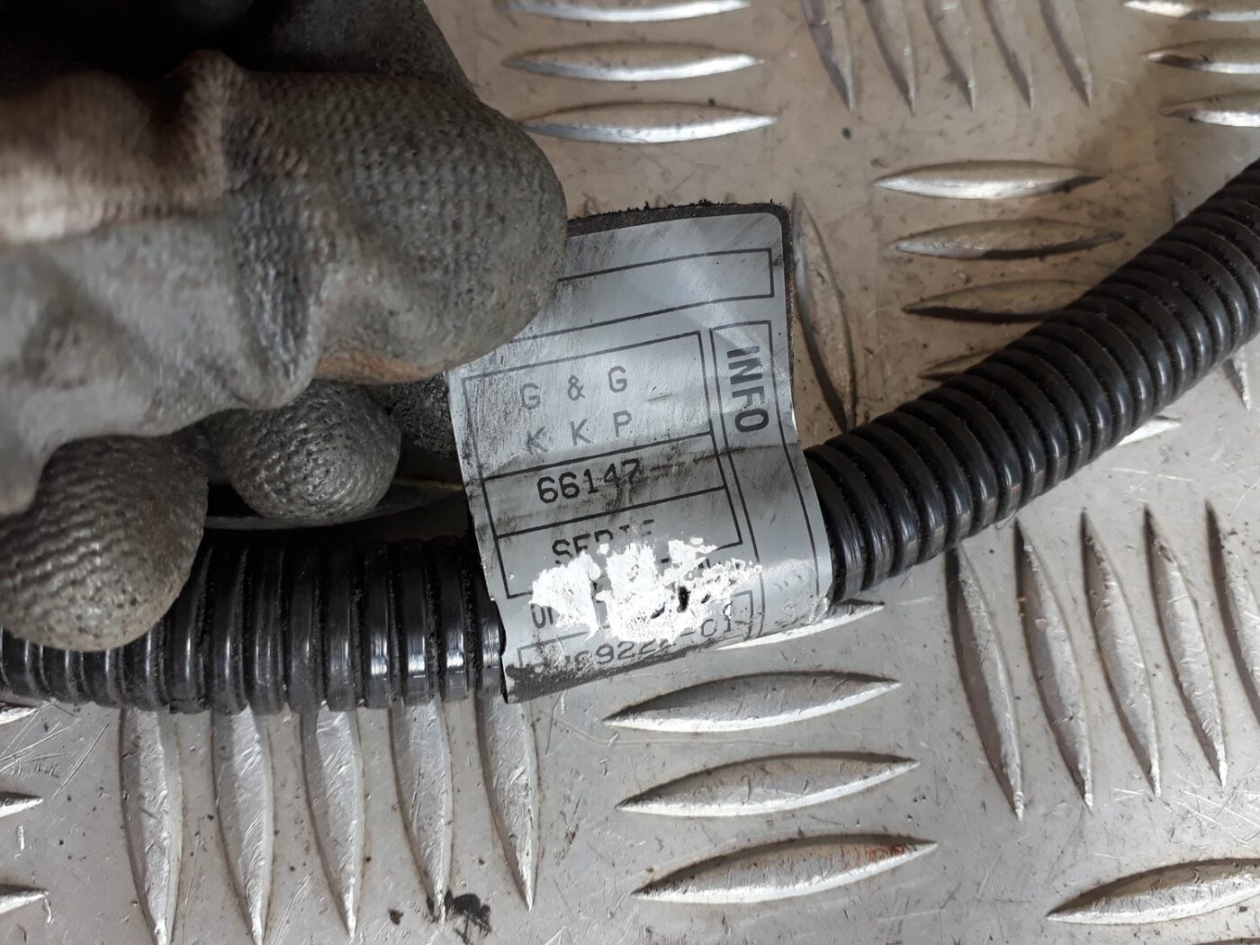 Pozitīvais elektrovads priekš BMW 530D E61 2006 TOURING BLUE