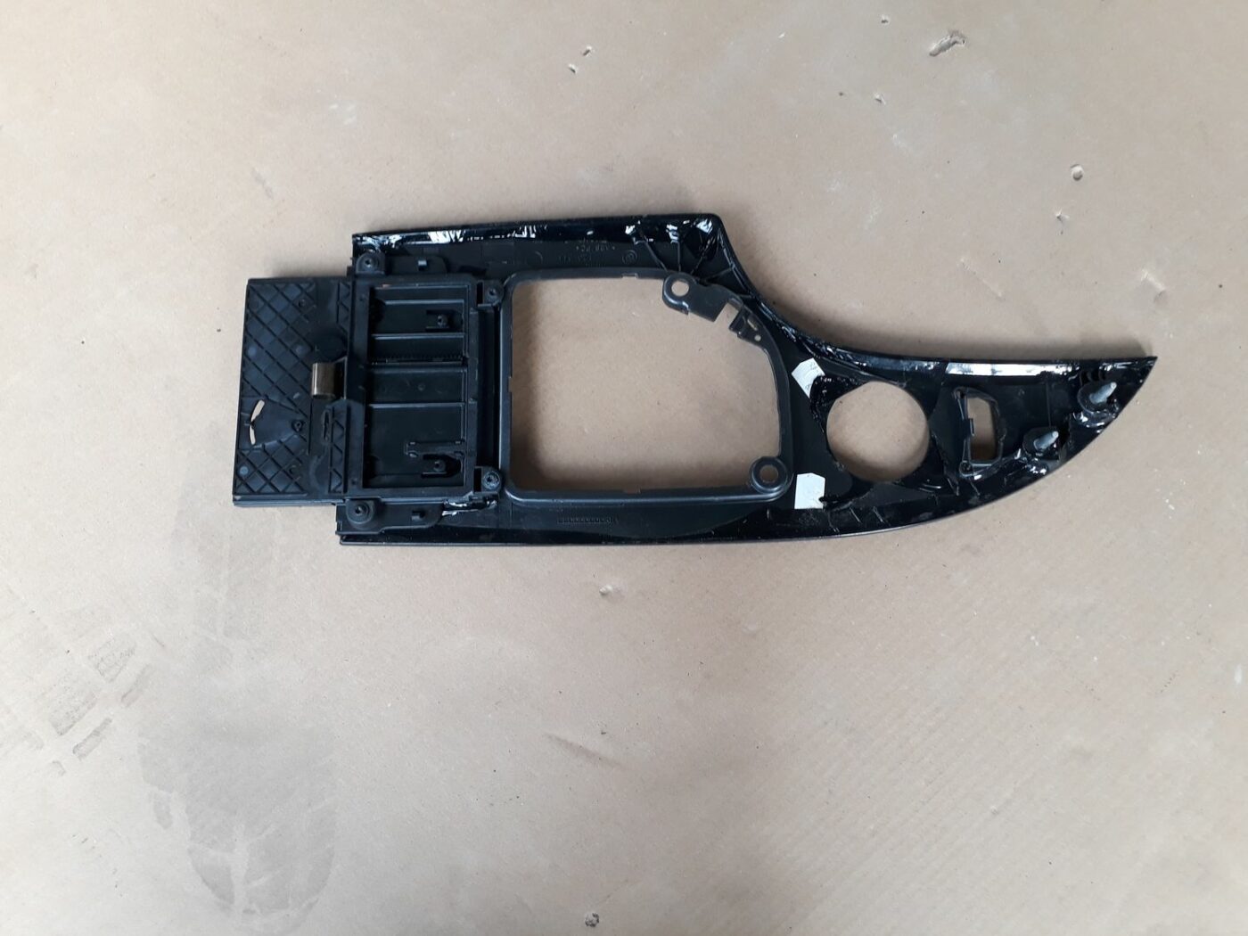 Dekoratīvs rāmis pārnesumu selektoram priekš BMW 530D E61 2006 TOURING BLUE