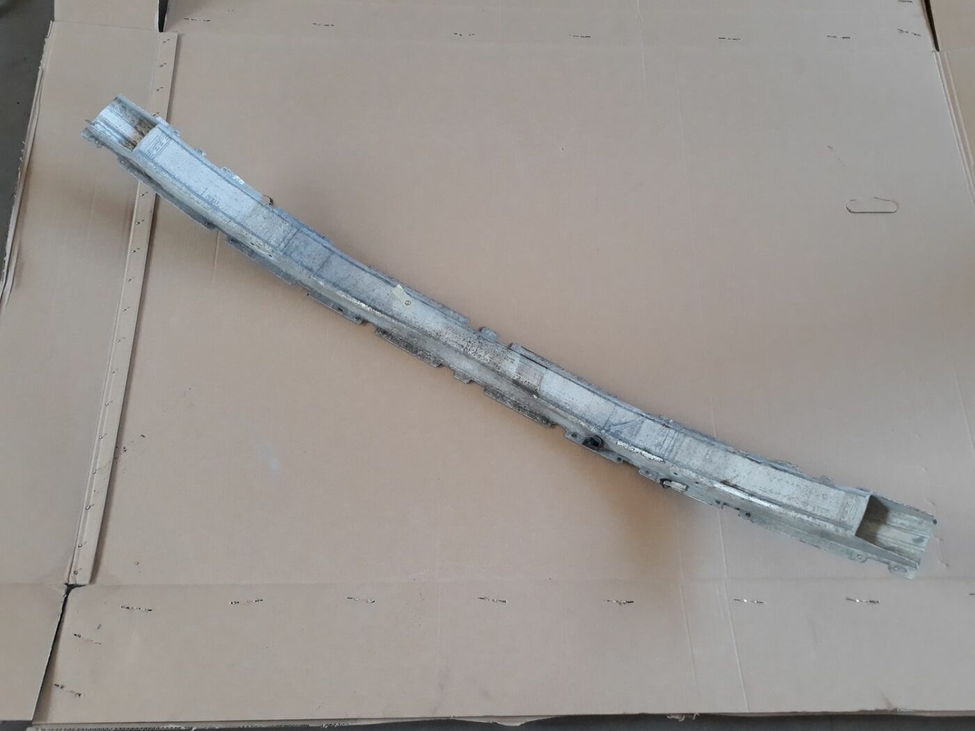 Priekšējā bufera pastiprinātājs priekš BMW 530D E61 2006 TOURING BLUE