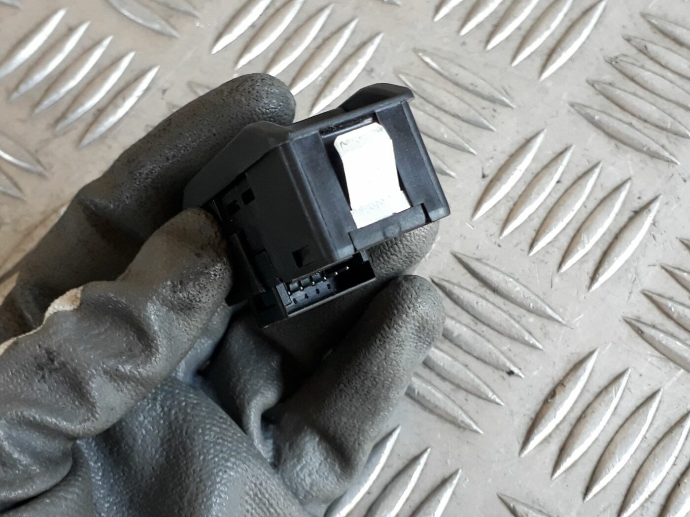 Jumta lūkas atvēršanas poga/rokturis/slēdzis priekš BMW 530D E61 2006 TOURING BLUE