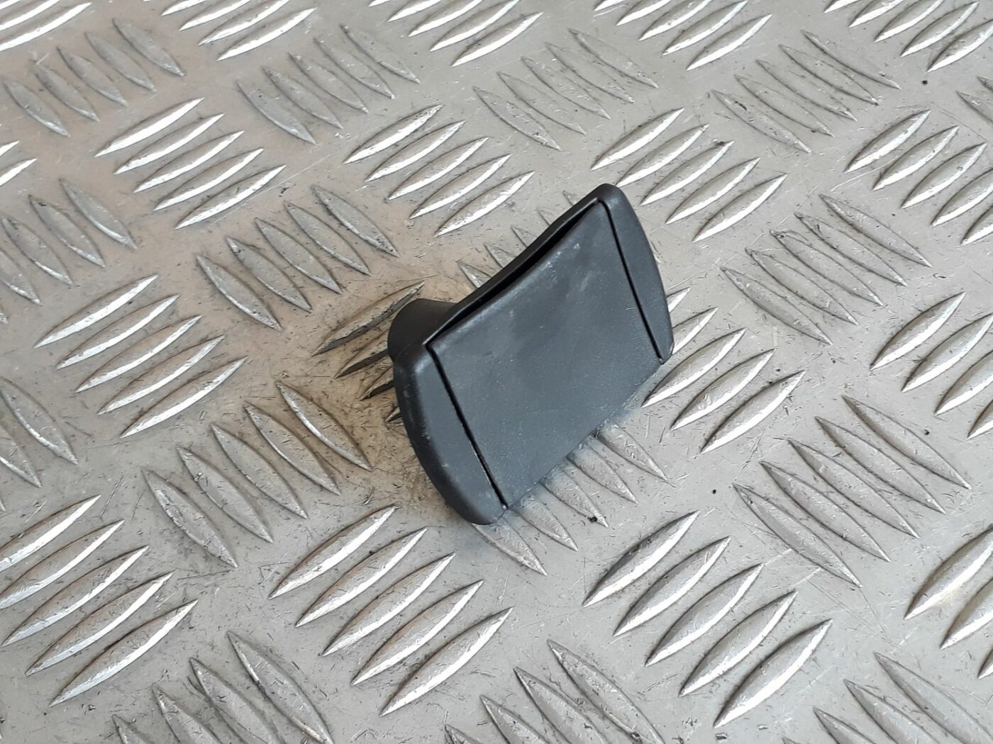 Žalūzijas stiprinājums (turētājs) priekš BMW 530D E61 2006 TOURING BLUE