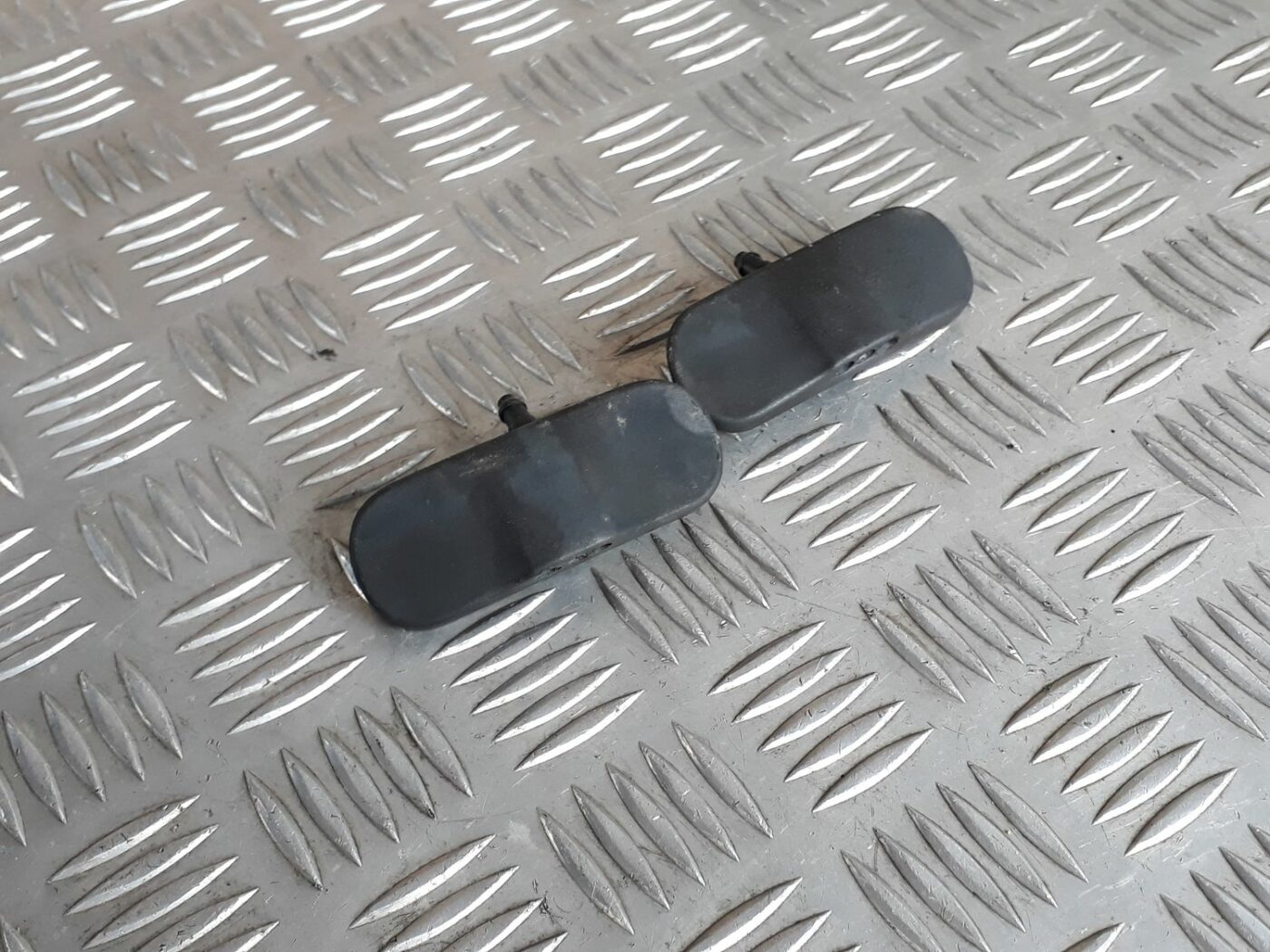 Pārsega sprausla priekš AUDI