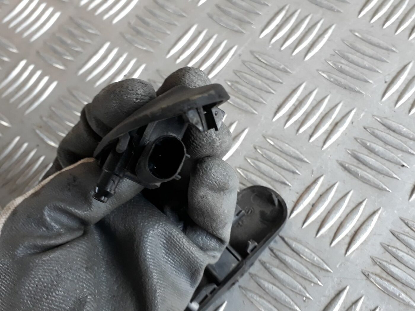 Pārsega sprausla priekš AUDI