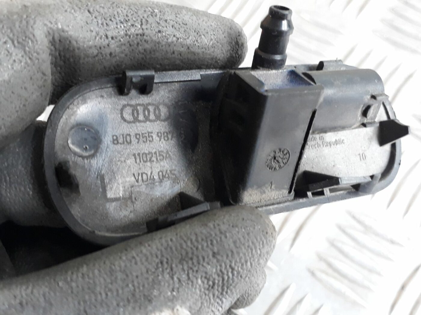 Pārsega sprausla priekš AUDI