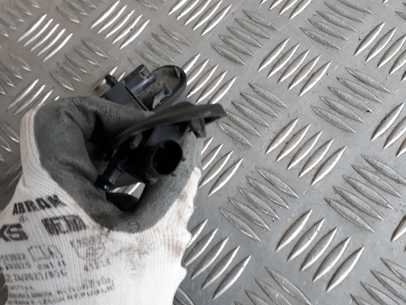 Pārsega sprausla priekš AUDI