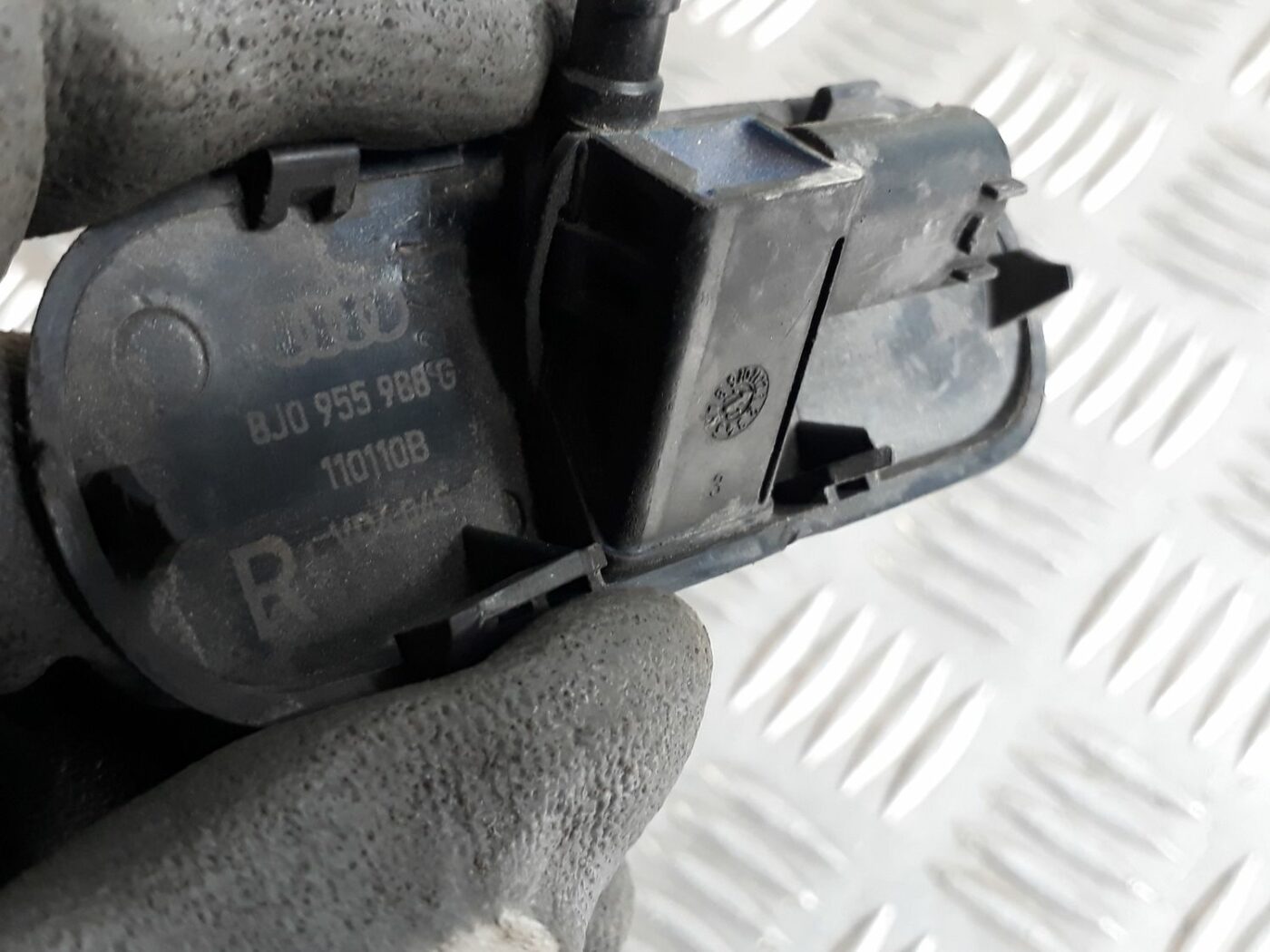 Pārsega sprausla priekš AUDI