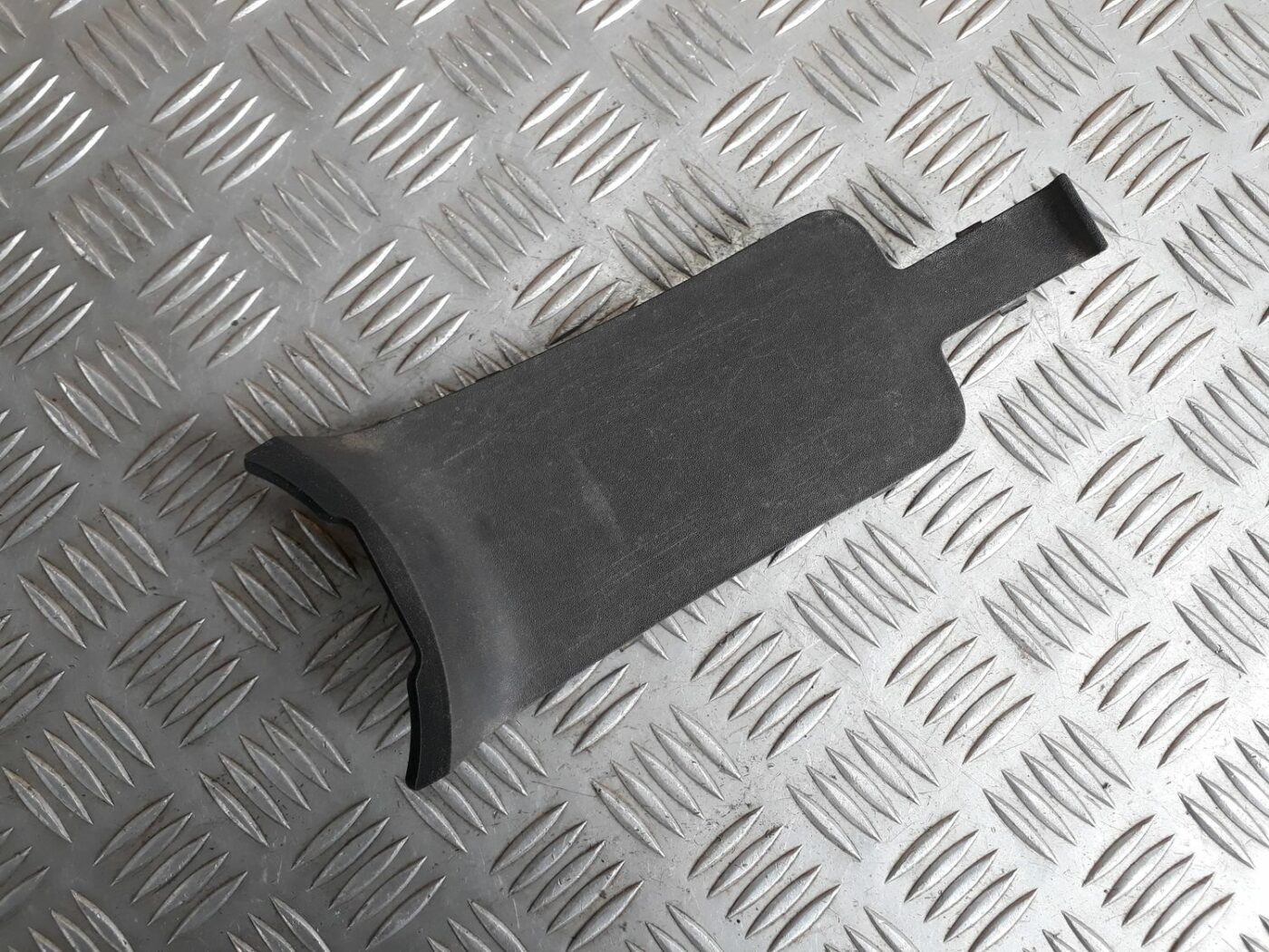 Centrālās konsoles nodalījuma žalūzija/vāciņš priekš SEAT IBIZA 2005 2 Centrālās konsoles nodalījuma žalūzija/vāciņš priekš SEAT IBIZA 2005