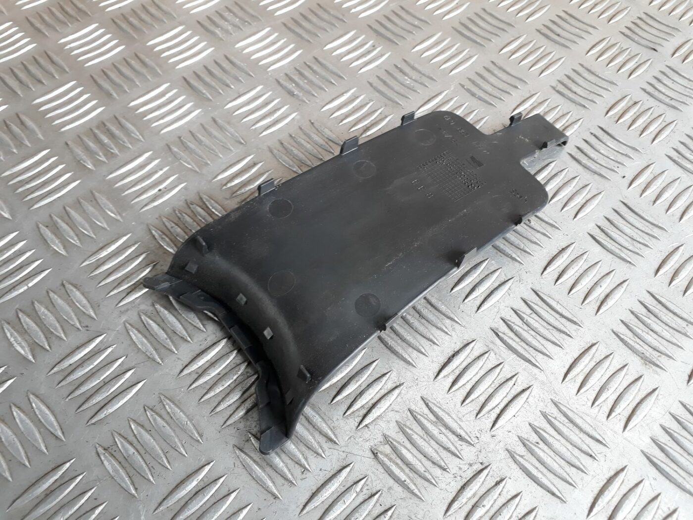 Centrālās konsoles nodalījuma žalūzija/vāciņš priekš SEAT IBIZA 2005 5 Centrālās konsoles nodalījuma žalūzija/vāciņš priekš SEAT IBIZA 2005