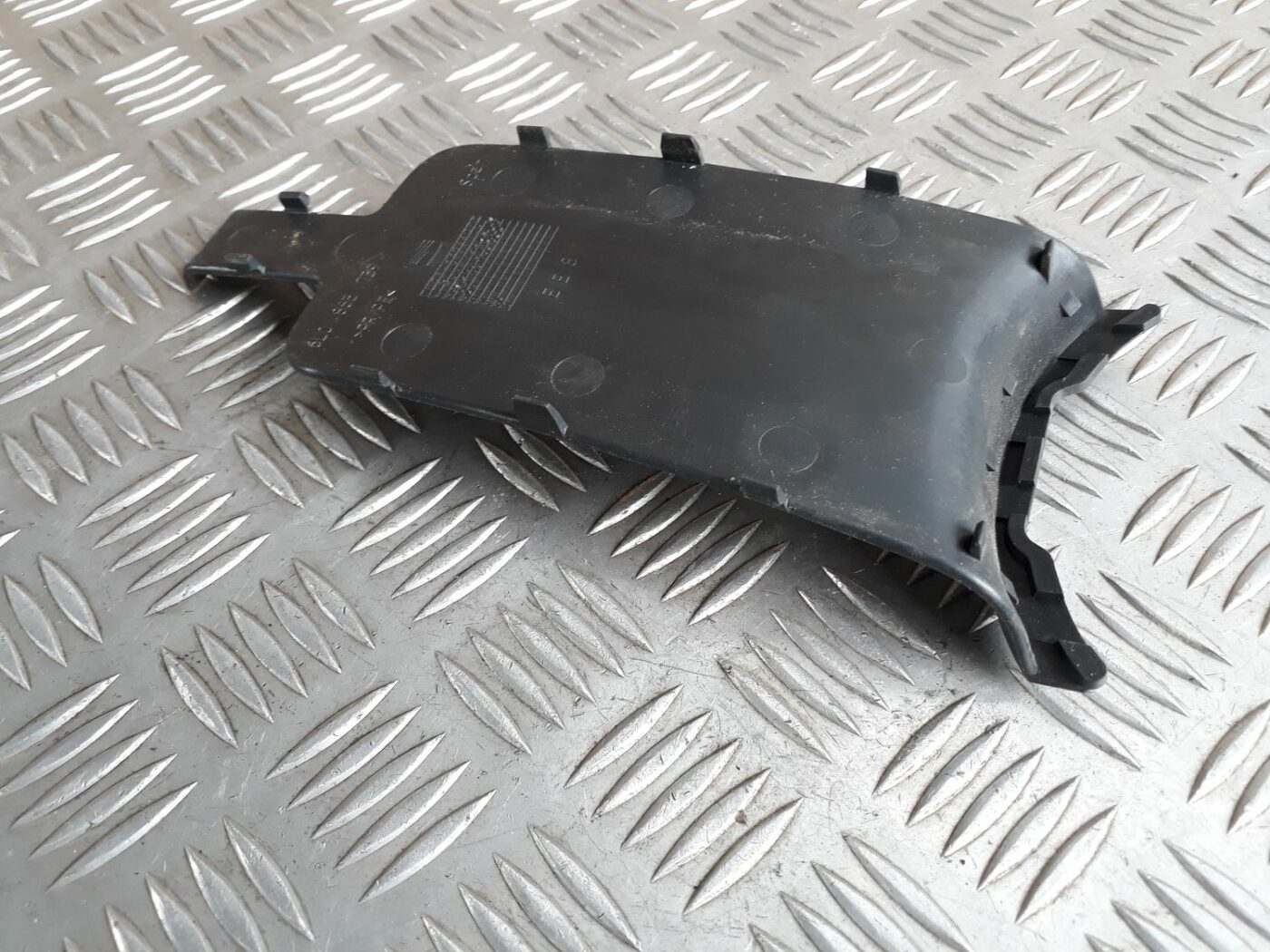 Centrālās konsoles nodalījuma žalūzija/vāciņš priekš SEAT IBIZA 2005 4 Centrālās konsoles nodalījuma žalūzija/vāciņš priekš SEAT IBIZA 2005