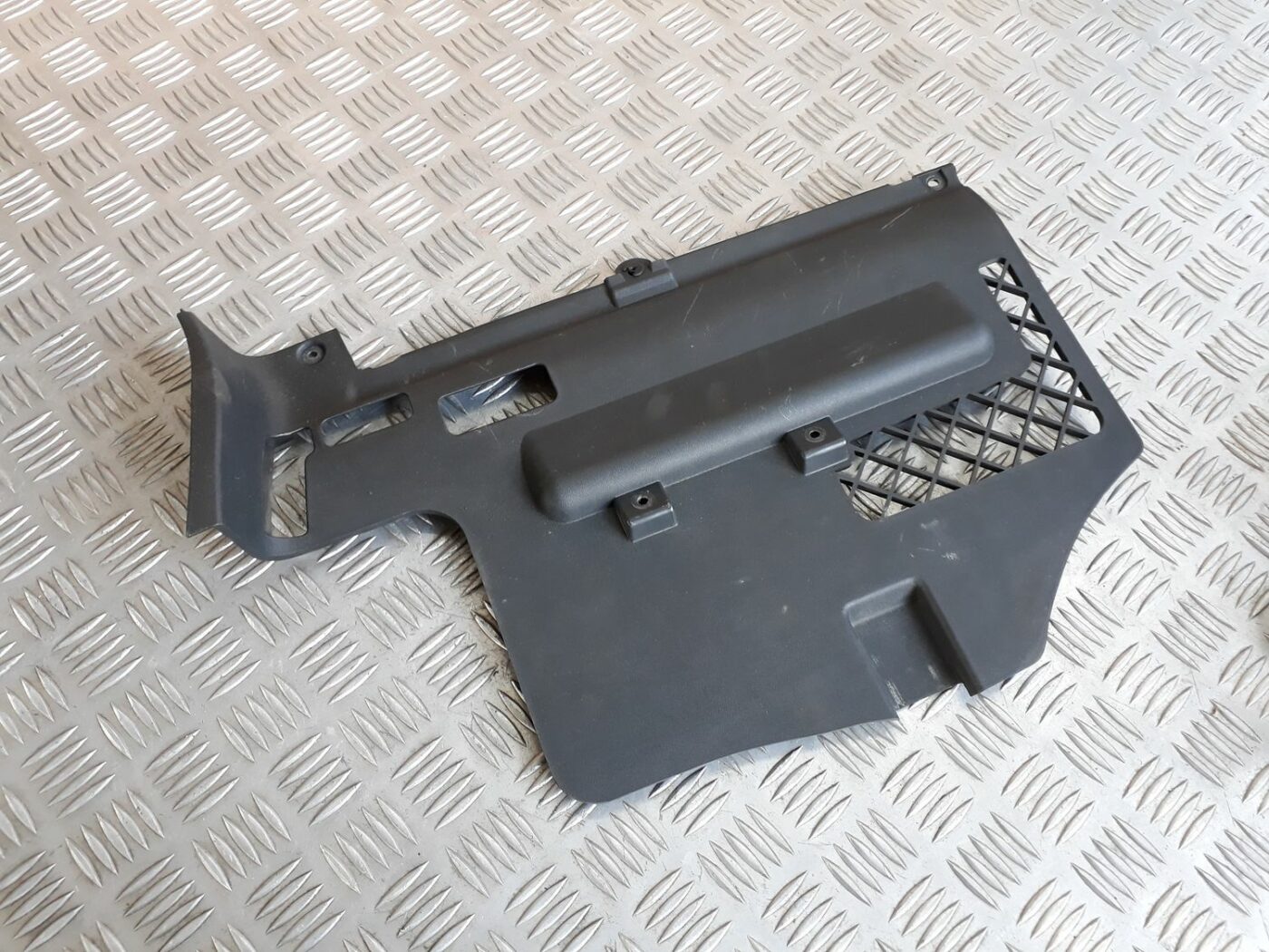 Mērinstrumentu paneļa apakšēja apdare priekš SEAT IBIZA 2005