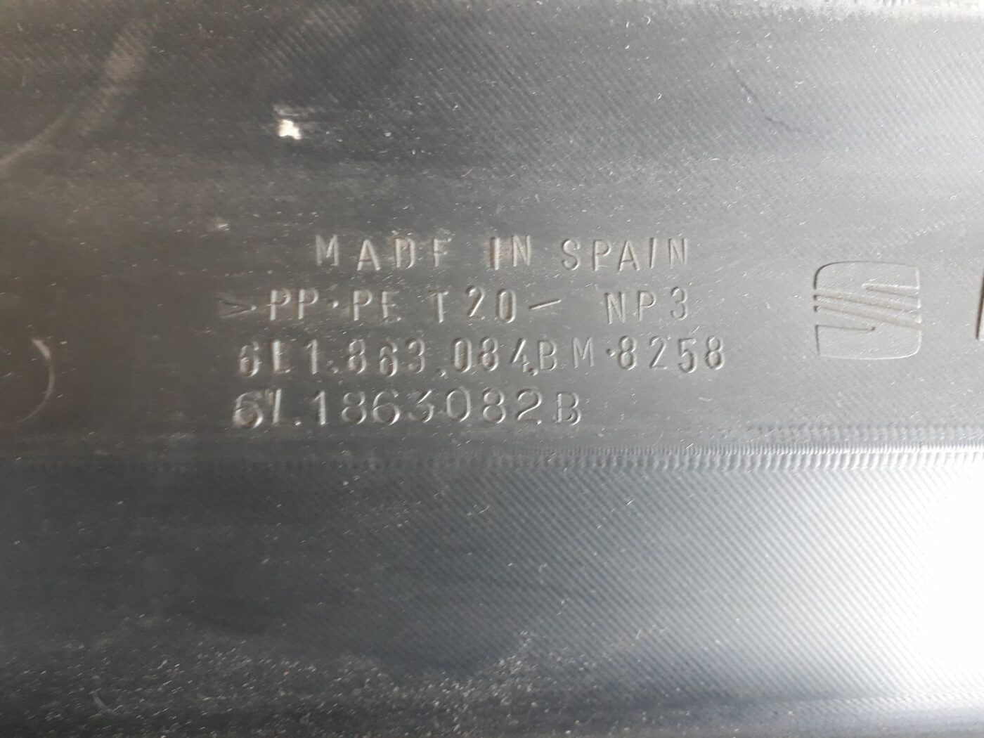 Mērinstrumentu paneļa apakšēja apdare priekš SEAT IBIZA 2005