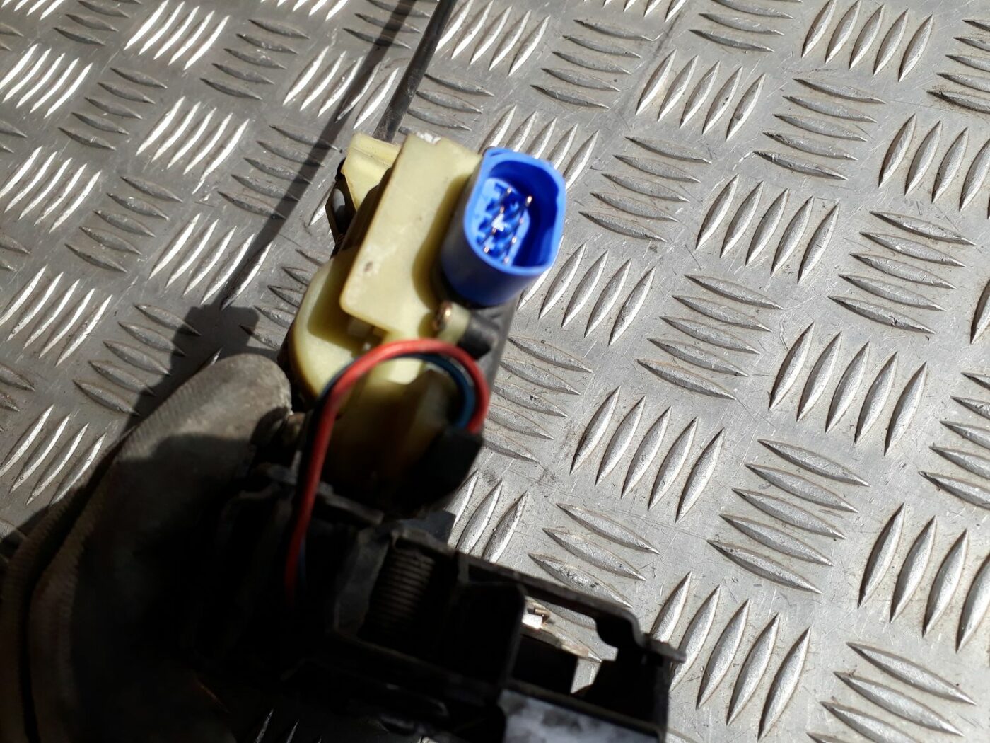 Priekšējo kreiso durvju slēdzene priekš SEAT IBIZA 2005