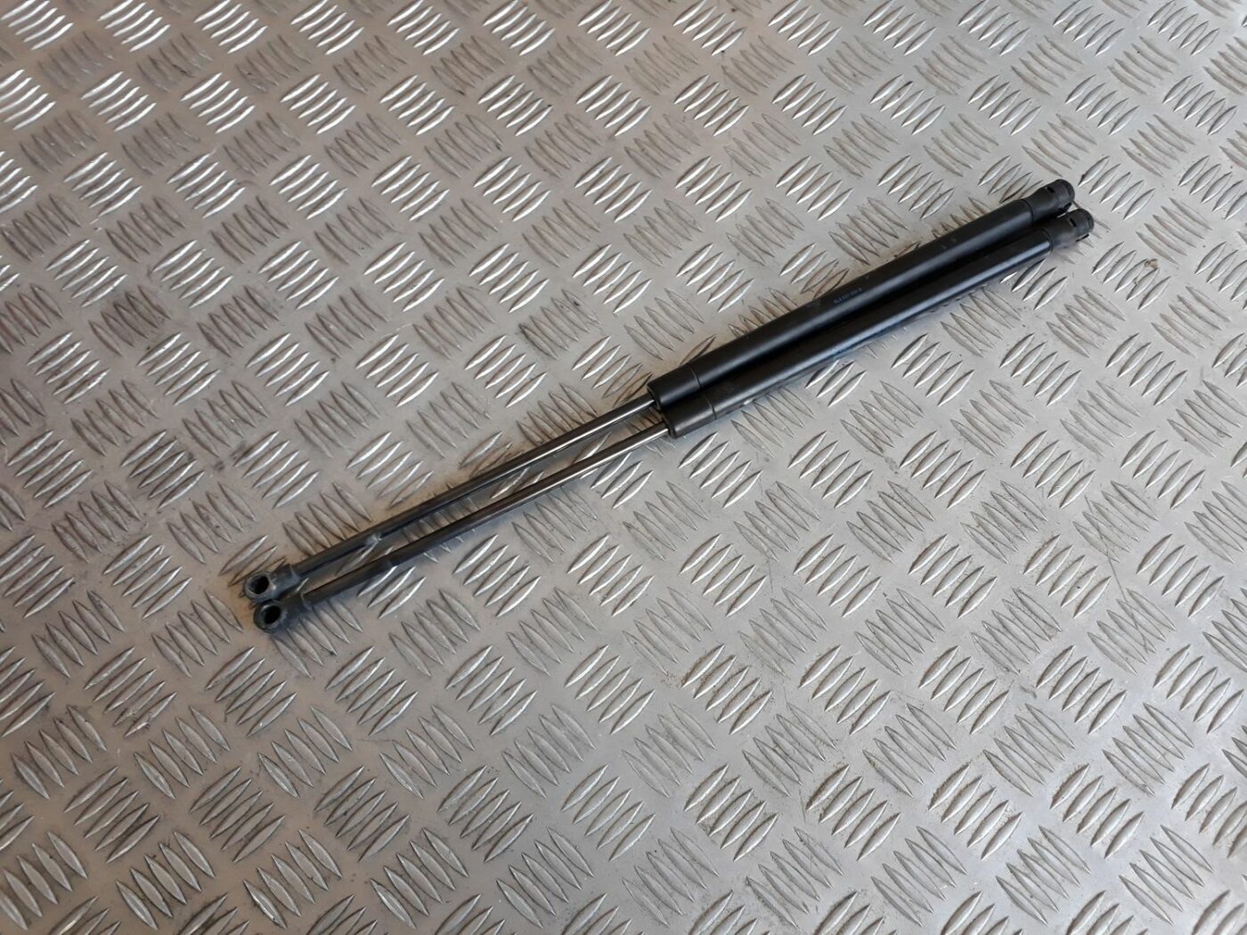 Pārsega amortizators priekš SEAT IBIZA 2005