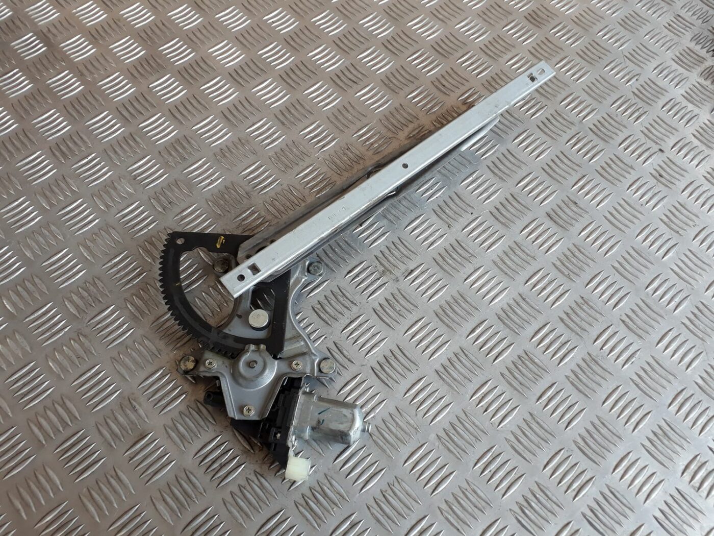 Stikla pacelšanas mehānisms priekšējais labais priekš HYUNDAI I20 2011