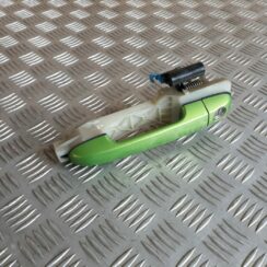 Priekšējāis kreisais durvju rokturis priekš HYUNDAI I20 2011