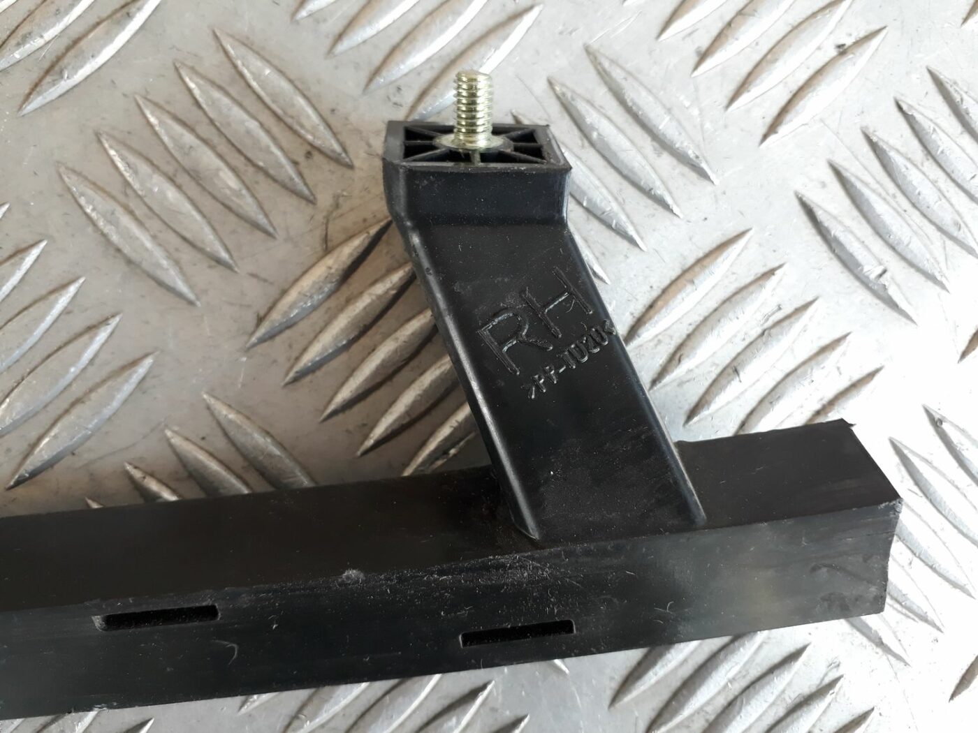 Durvju stikla vadīkla/sliede priekš HYUNDAI I20 2011