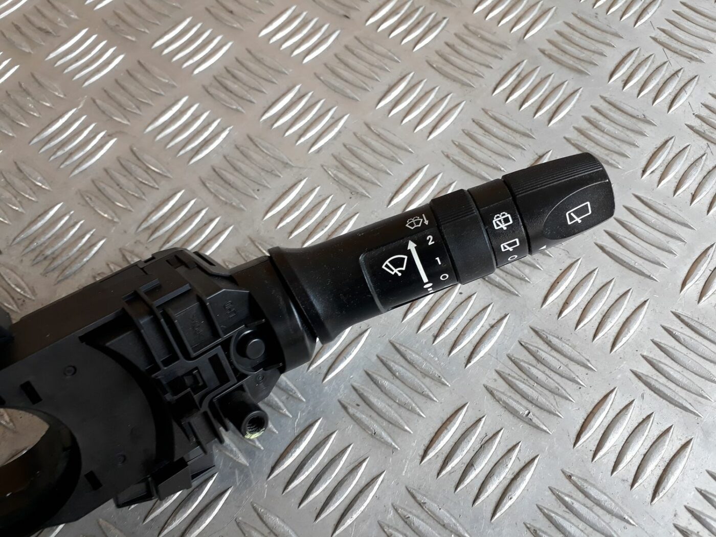 Stūres statnes slēdzis priekš HYUNDAI I20 2011 9 Stūres statnes slēdzis priekš HYUNDAI I20 2011