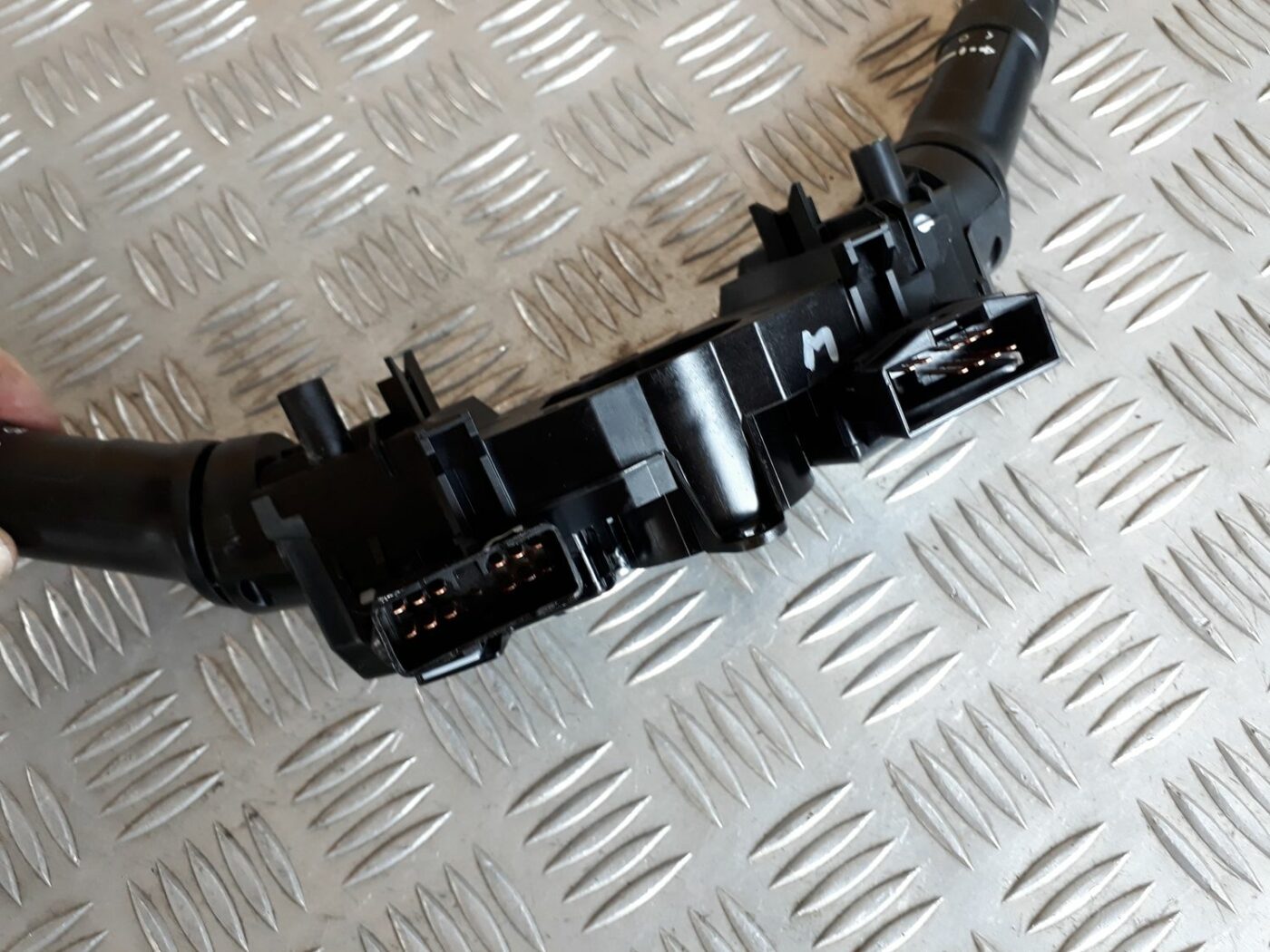 Stūres statnes slēdzis priekš HYUNDAI I20 2011 6 Stūres statnes slēdzis priekš HYUNDAI I20 2011