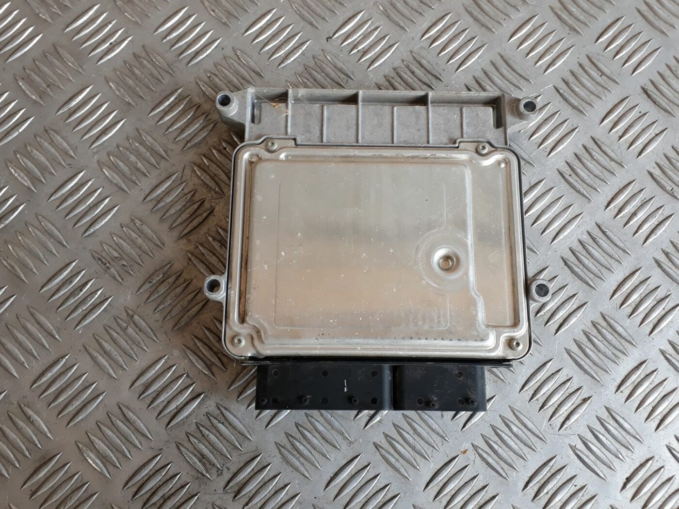 Dzinēja vadības bloks priekš HYUNDAI I20 2011