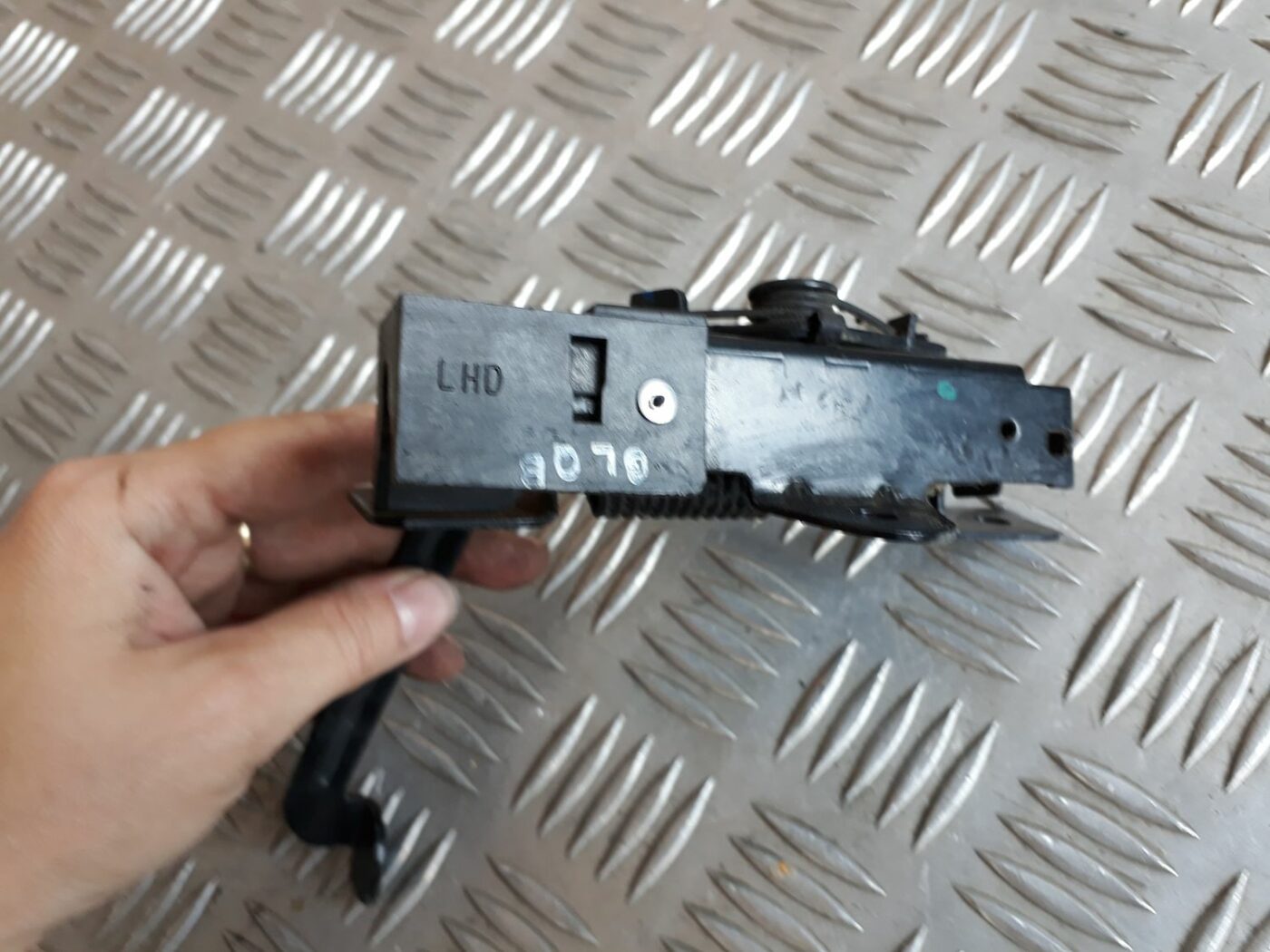 Pārsega slēdzene priekš HYUNDAI I20 2011 4 Pārsega slēdzene priekš HYUNDAI I20 2011