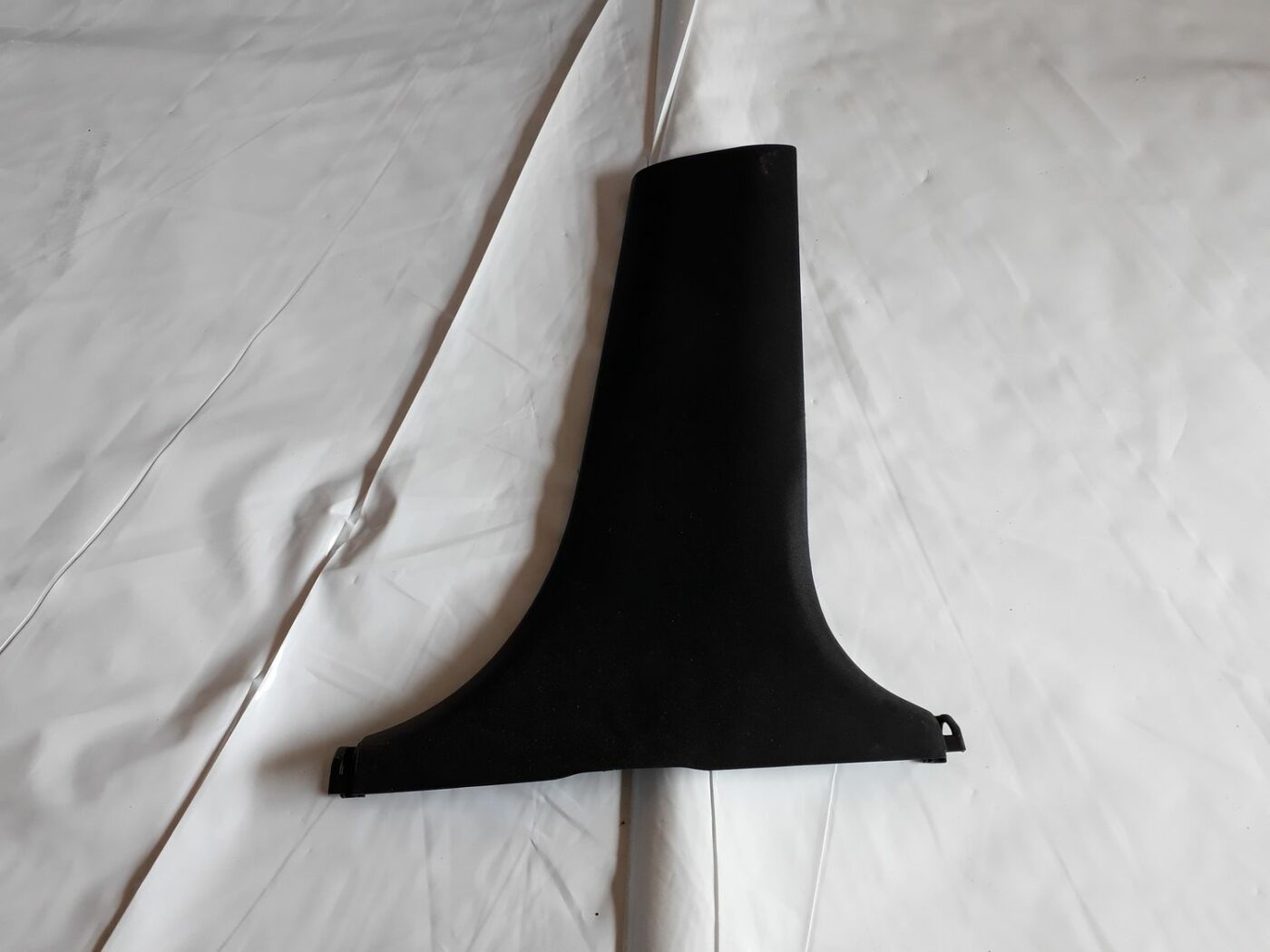 Vidējas salona statnes apdare priekš HYUNDAI I20 2011