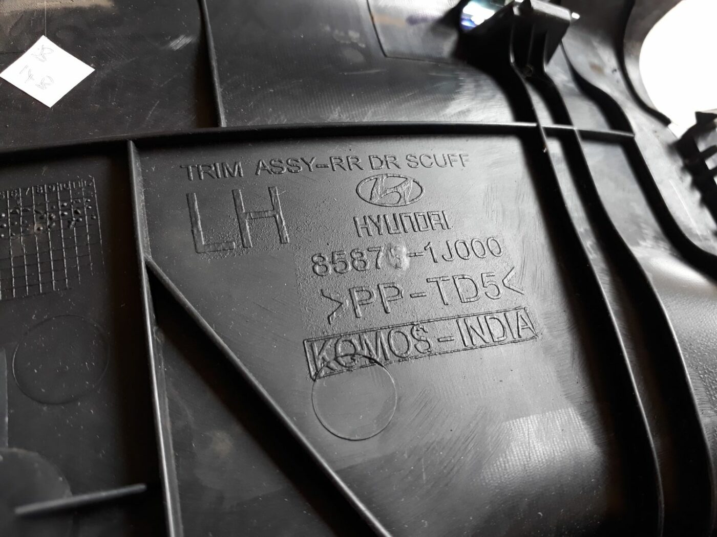 Sliekšņa aizmugurēja kreisa uzlika (salonā) priekš HYUNDAI I20 2011 3 Sliekšņa aizmugurēja kreisa uzlika (salonā) priekš HYUNDAI I20 2011