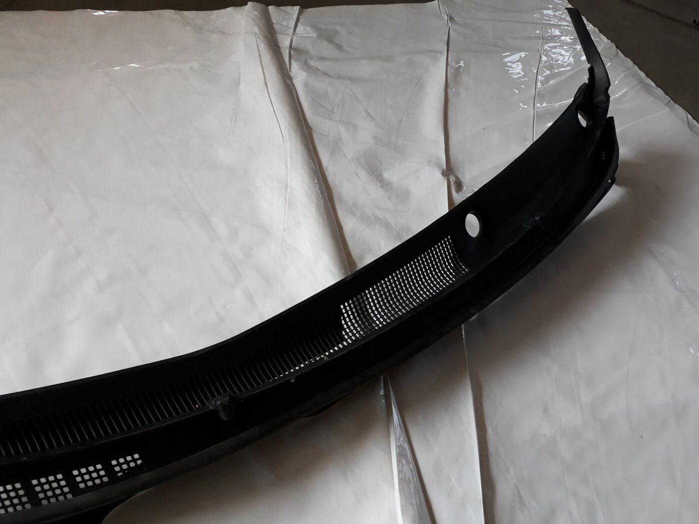 Vējstikla uzlikas (deflektora) režģis priekš HYUNDAI I20 2011 8 Vējstikla uzlikas (deflektora) režģis priekš HYUNDAI I20 2011