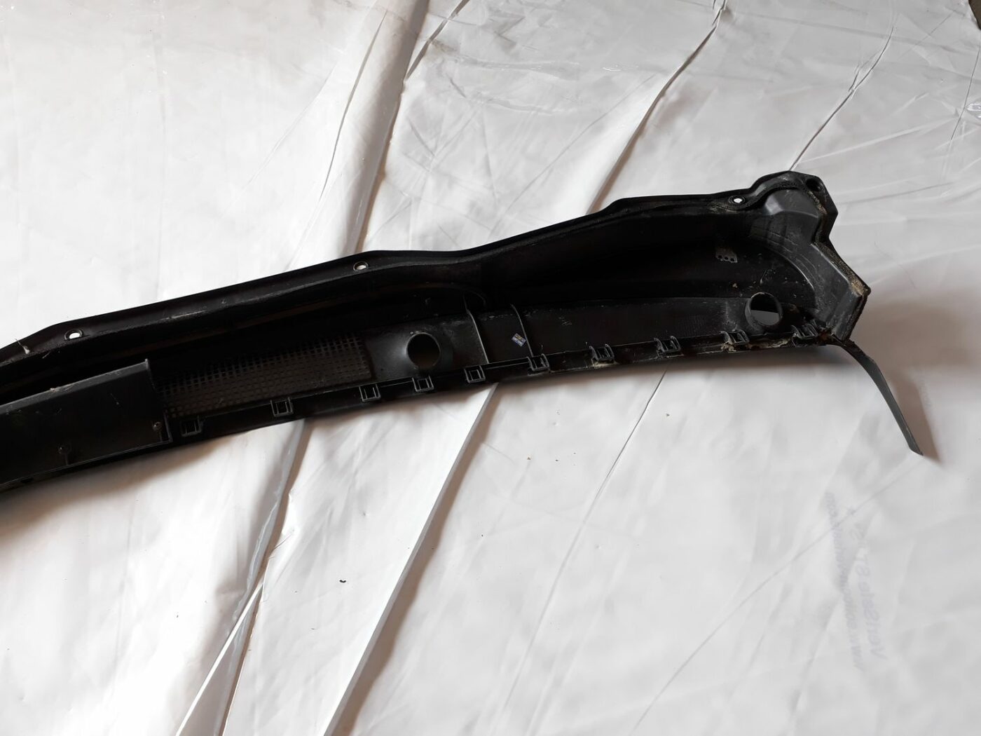 Vējstikla uzlikas (deflektora) režģis priekš HYUNDAI I20 2011 6 Vējstikla uzlikas (deflektora) režģis priekš HYUNDAI I20 2011