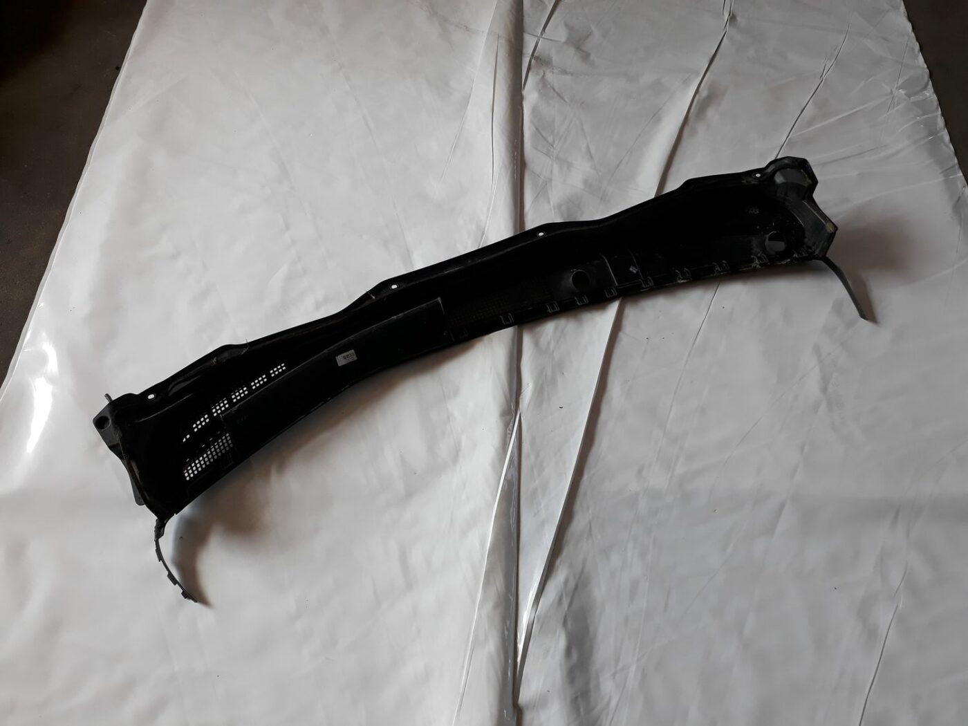 Vējstikla uzlikas (deflektora) režģis priekš HYUNDAI I20 2011 5 Vējstikla uzlikas (deflektora) režģis priekš HYUNDAI I20 2011