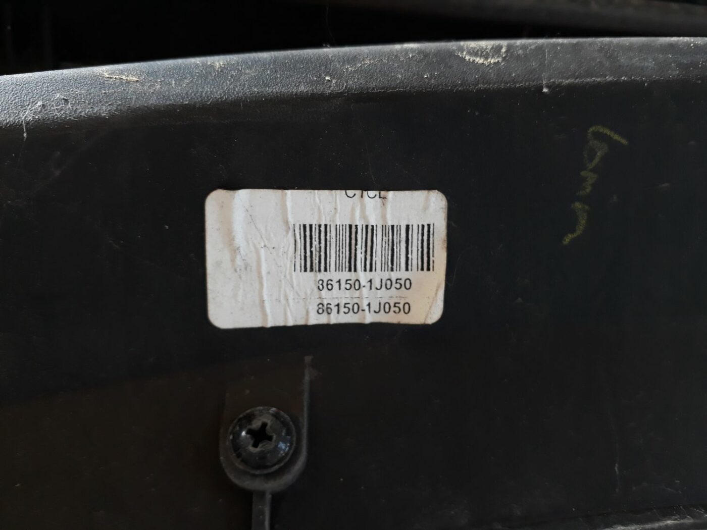 Vējstikla uzlikas (deflektora) režģis priekš HYUNDAI I20 2011 4 Vējstikla uzlikas (deflektora) režģis priekš HYUNDAI I20 2011