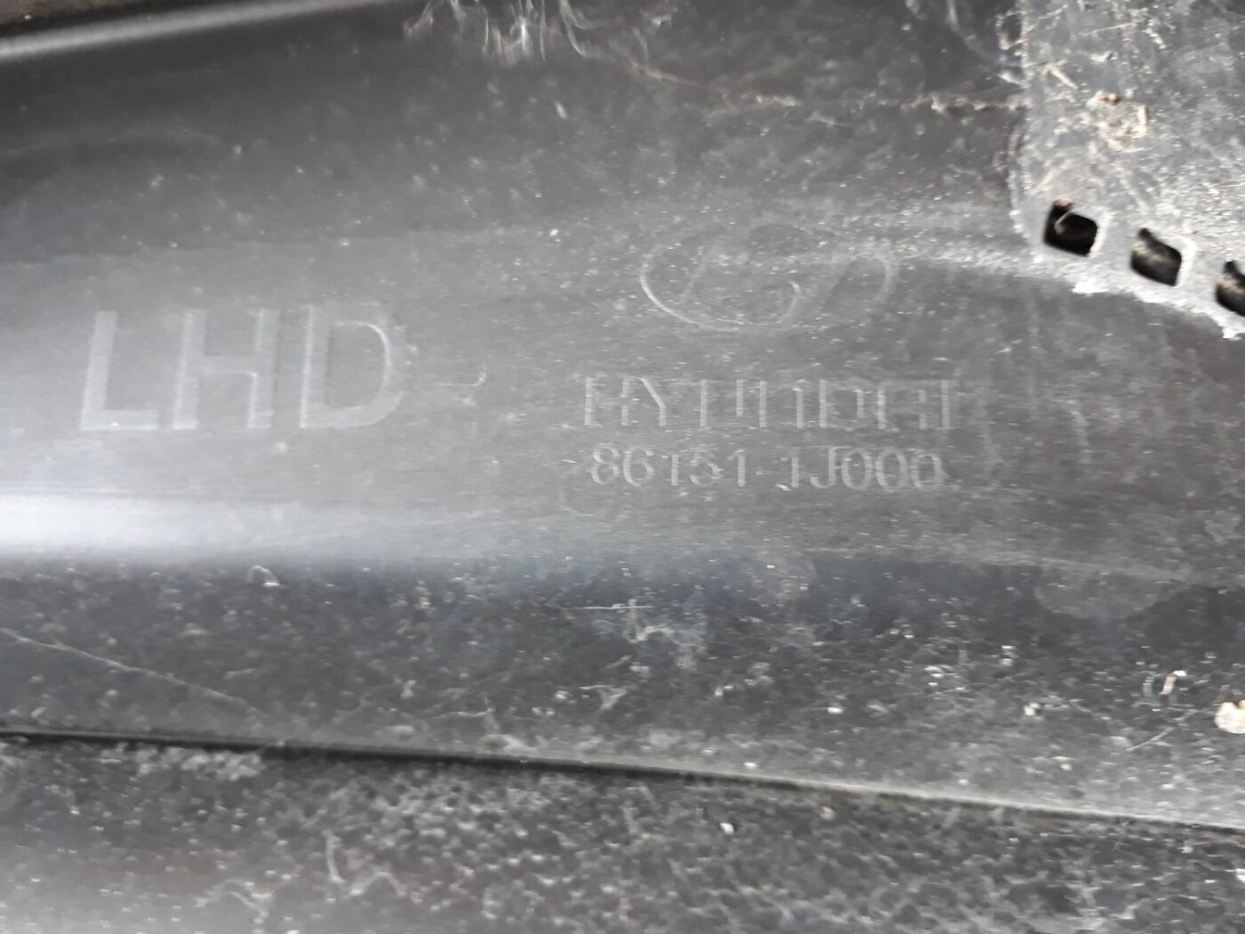 Vējstikla uzlikas (deflektora) režģis priekš HYUNDAI I20 2011 3 Vējstikla uzlikas (deflektora) režģis priekš HYUNDAI I20 2011