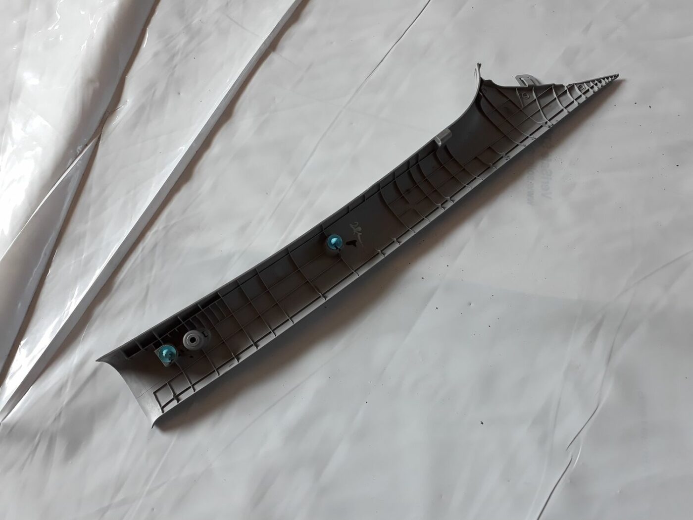 Priekšējas salona statnes apdare priekš HYUNDAI I20 2011 2 Priekšējas salona statnes apdare priekš HYUNDAI I20 2011