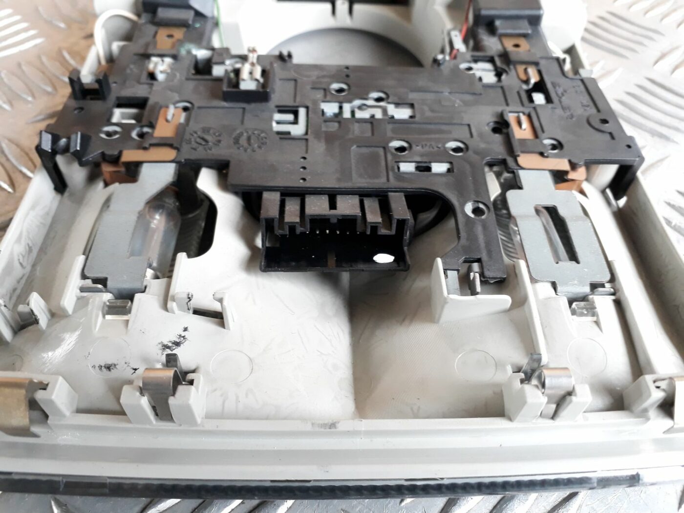 Salona apgaismojuma panelis priekš AUDI A4 1999 5 Salona apgaismojuma panelis priekš AUDI A4 1999